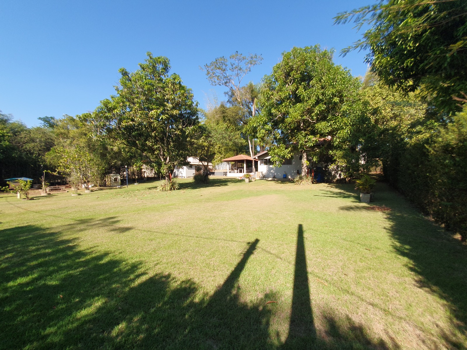 VENDE: RANCHO COMPLETO - BEIRA DO RIO PARDO - FAZENDA PAREDÃO -SERRANA-SP.