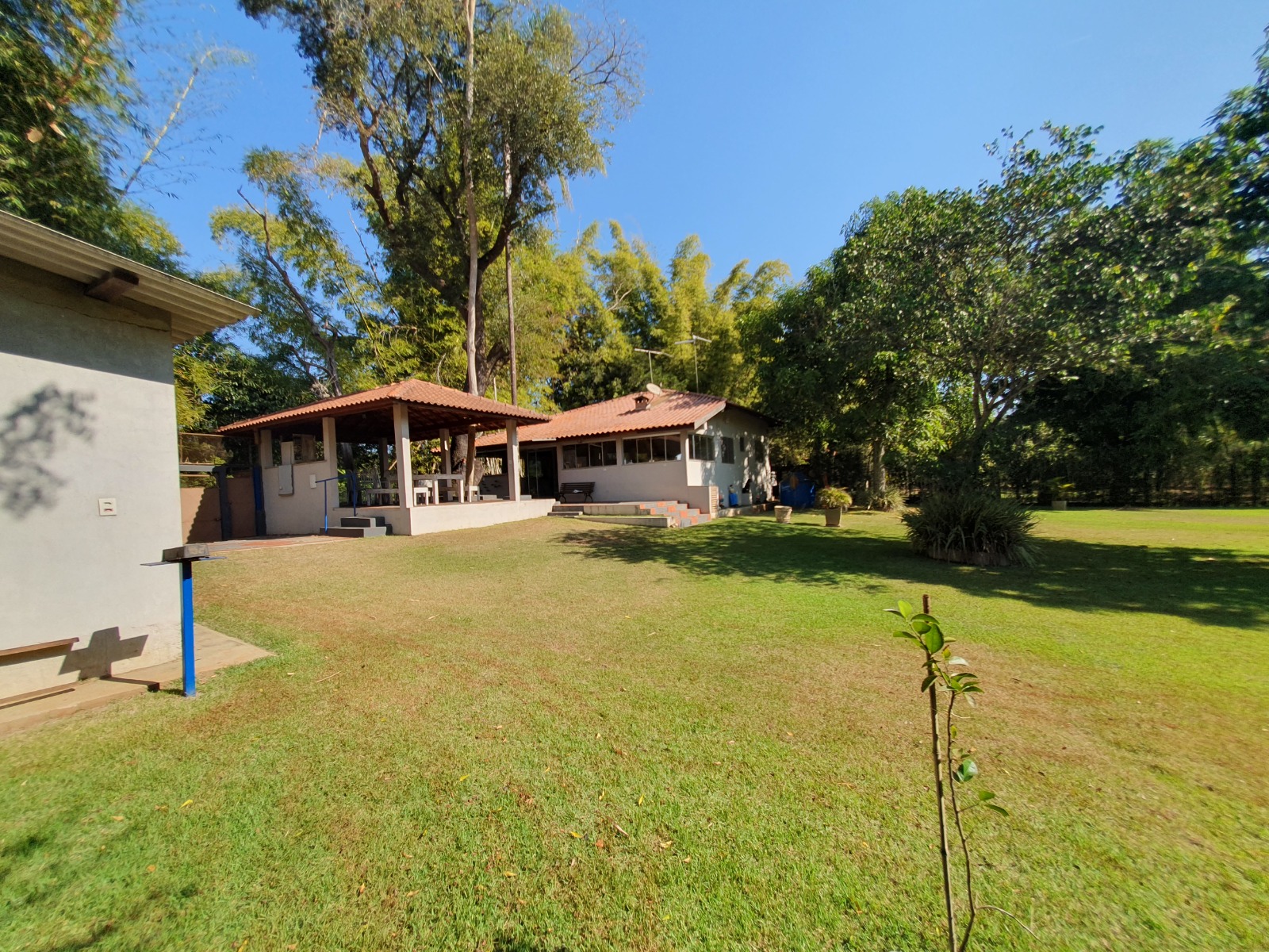 VENDE: RANCHO COMPLETO - BEIRA DO RIO PARDO - FAZENDA PAREDÃO -SERRANA-SP.