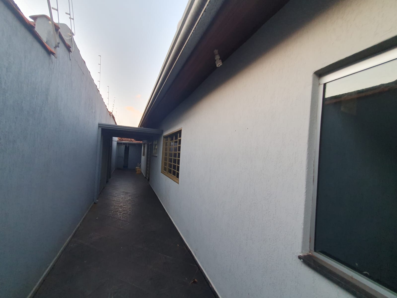 VENDE: CASA COM PISCINA - COHAB III - BRODOWSKI-SP. (Brodosqui)