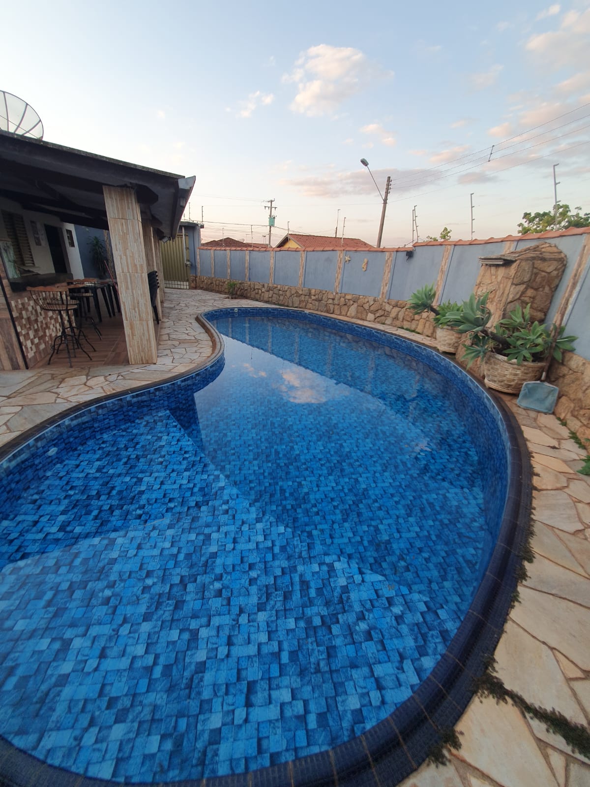 VENDE: CASA COM PISCINA - COHAB III - BRODOWSKI-SP. (Brodosqui)