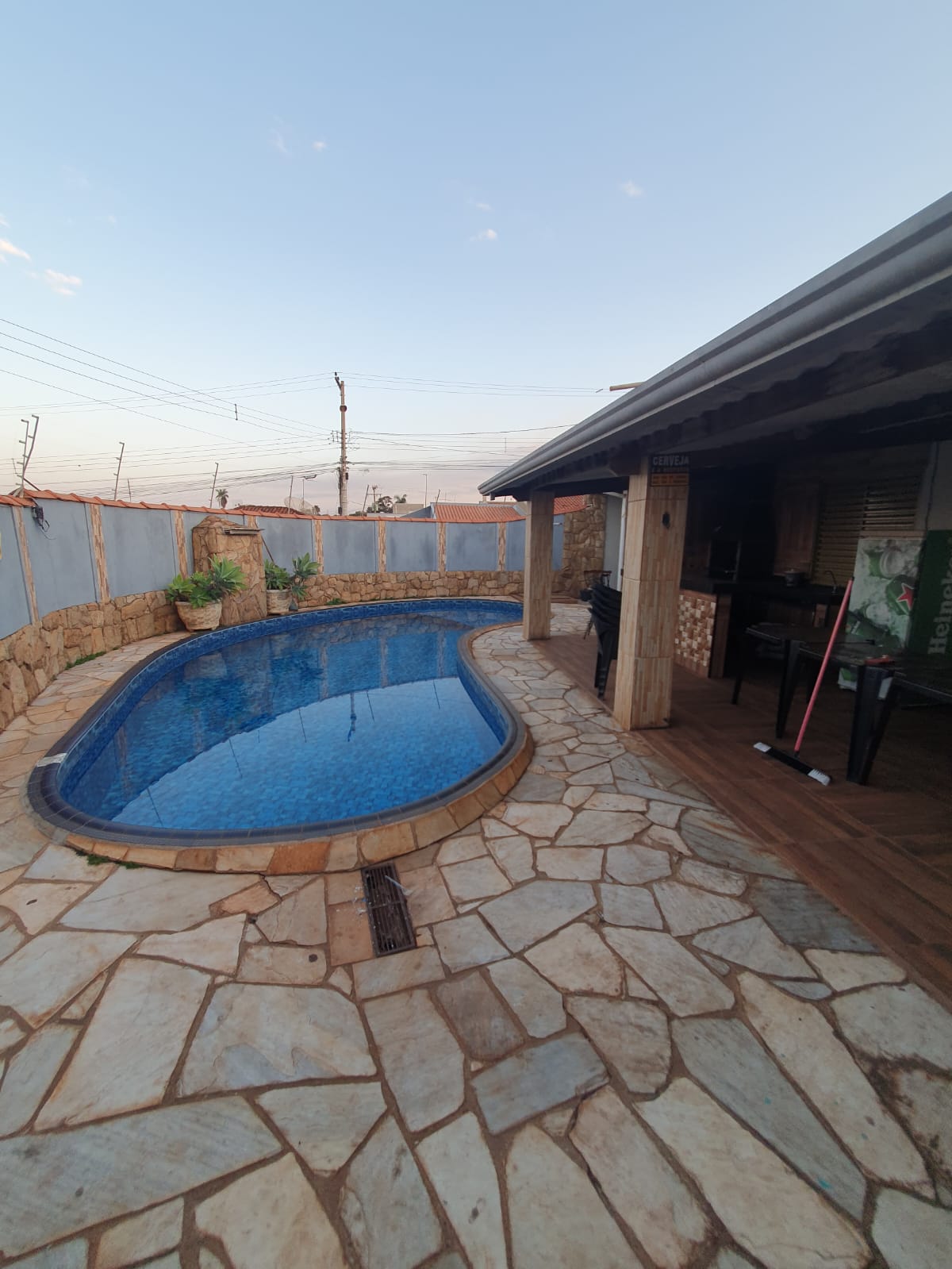 VENDE: CASA COM PISCINA - COHAB III - BRODOWSKI-SP. (Brodosqui)