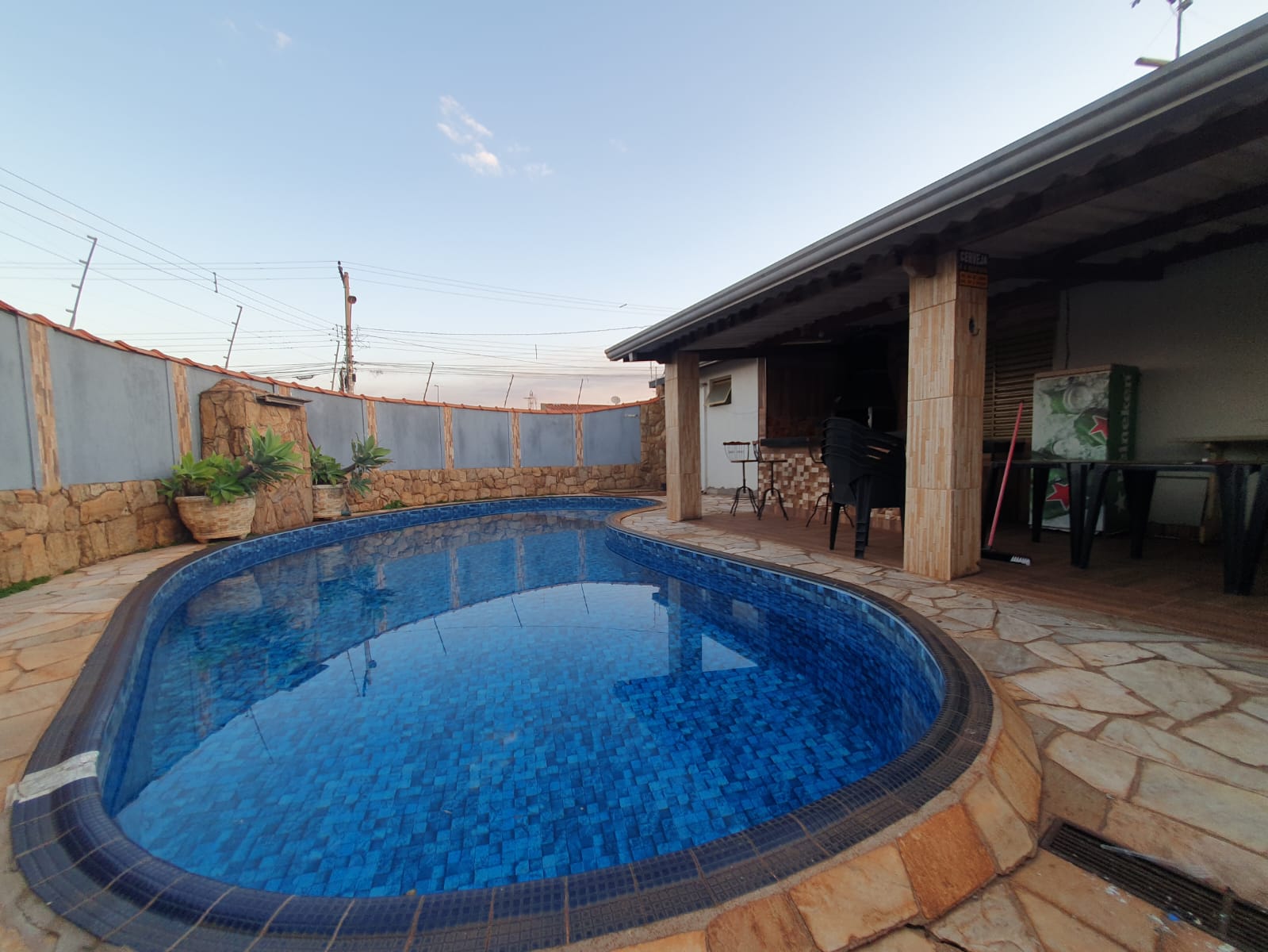 VENDE: CASA COM PISCINA - COHAB III - BRODOWSKI-SP. (Brodosqui)