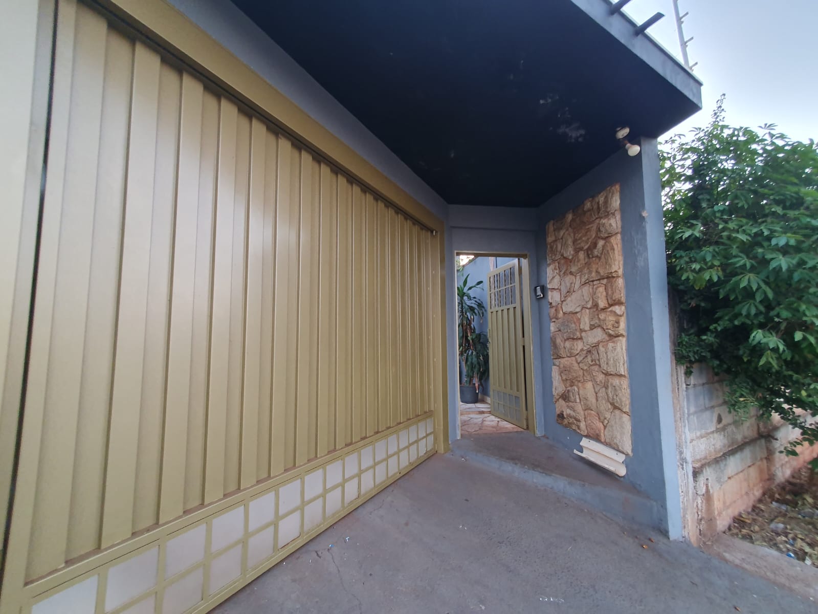 VENDE: CASA COM PISCINA - COHAB III - BRODOWSKI-SP. (Brodosqui)