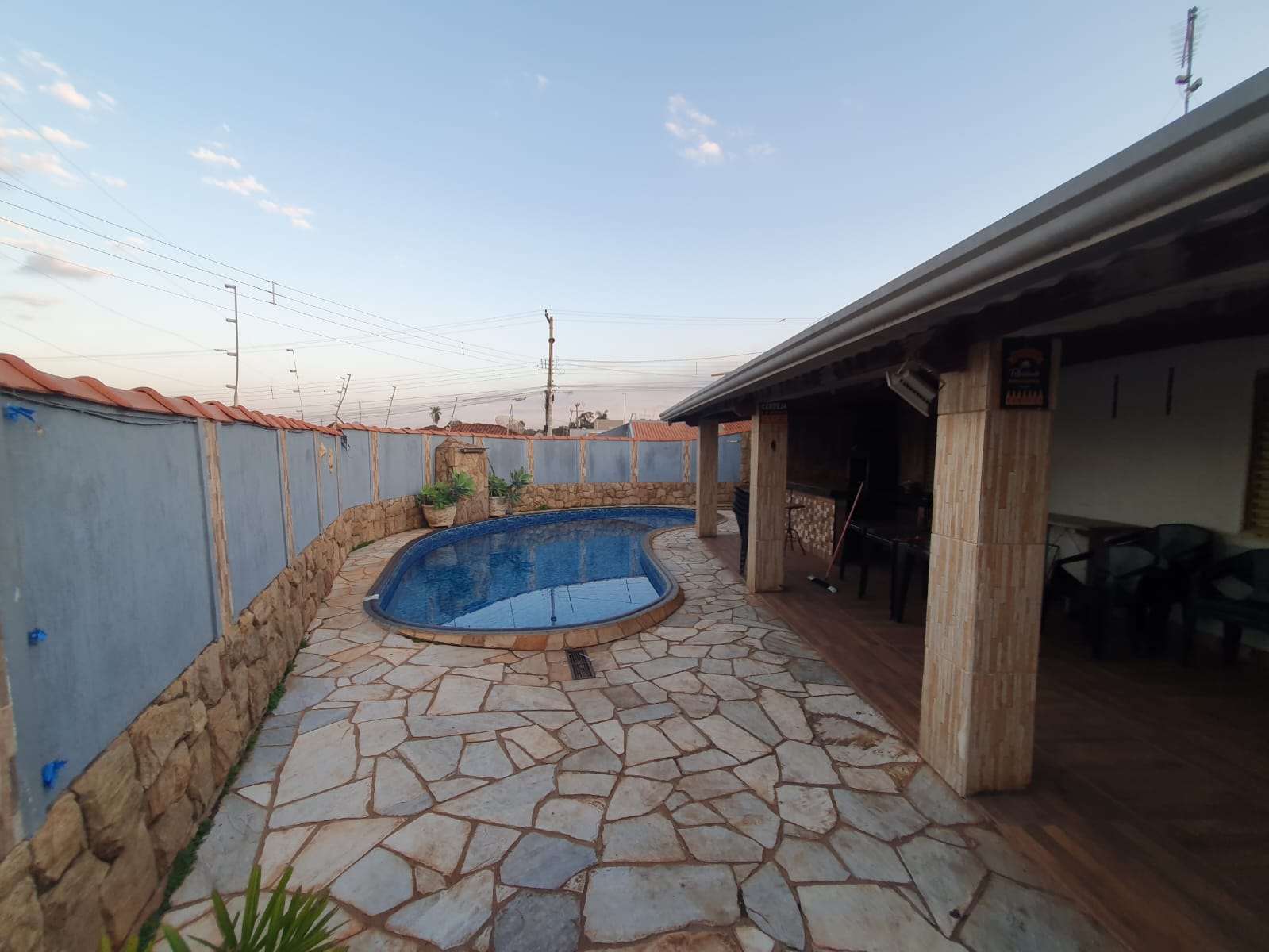 VENDE: CASA COM PISCINA - COHAB III - BRODOWSKI-SP. (Brodosqui)