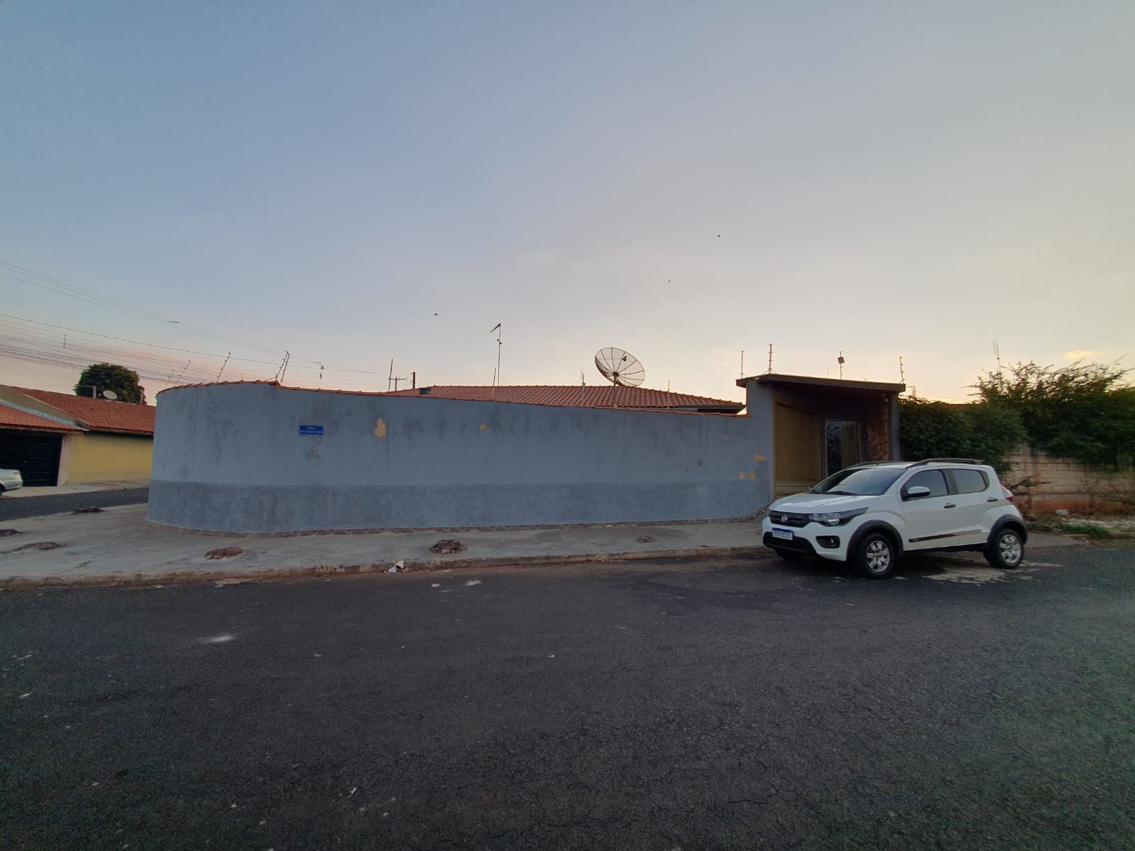 VENDE: CASA COM PISCINA - COHAB III - BRODOWSKI-SP. (Brodosqui)