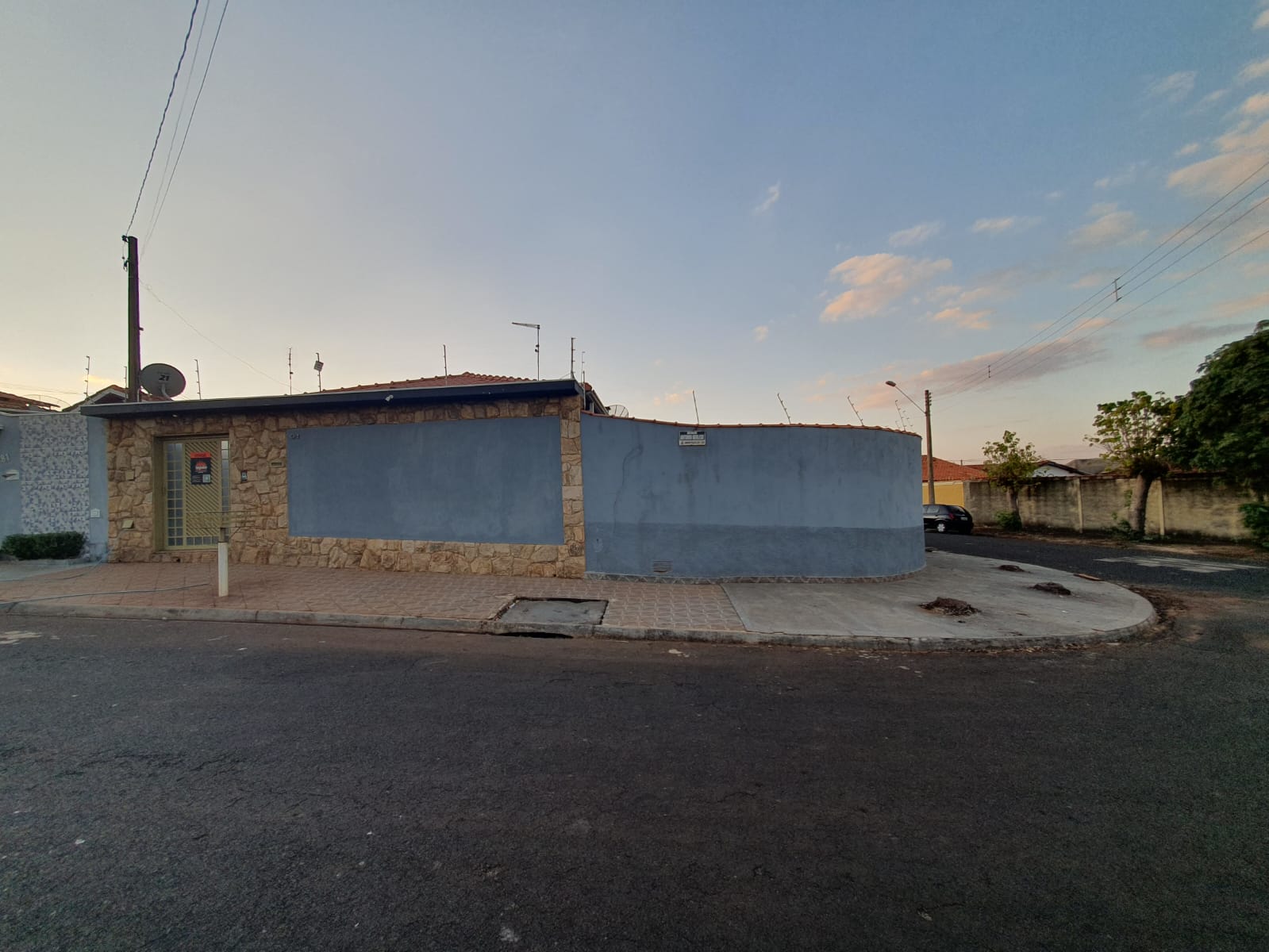 VENDE: CASA COM PISCINA - COHAB III - BRODOWSKI-SP. (Brodosqui)