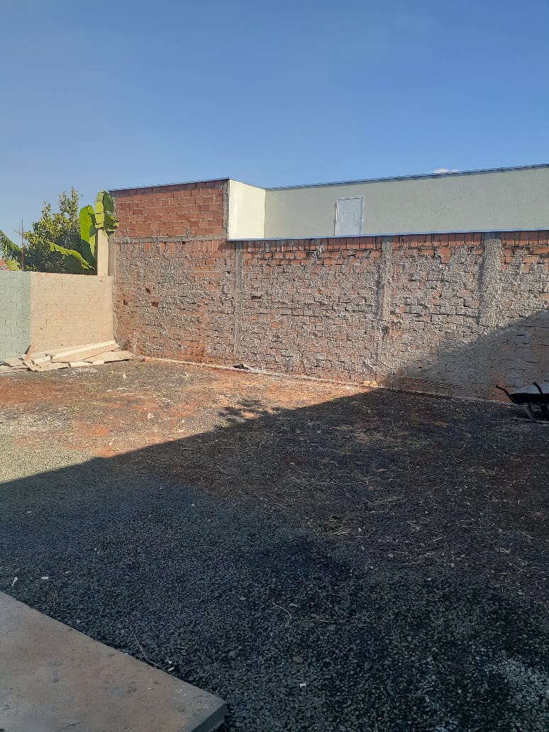 VENDE: CASA 03 DORMITÓRIOS - BAIRRO SÃO FRANCISCO (BOULEVARD) - JARDINÓPOLIS-SP.