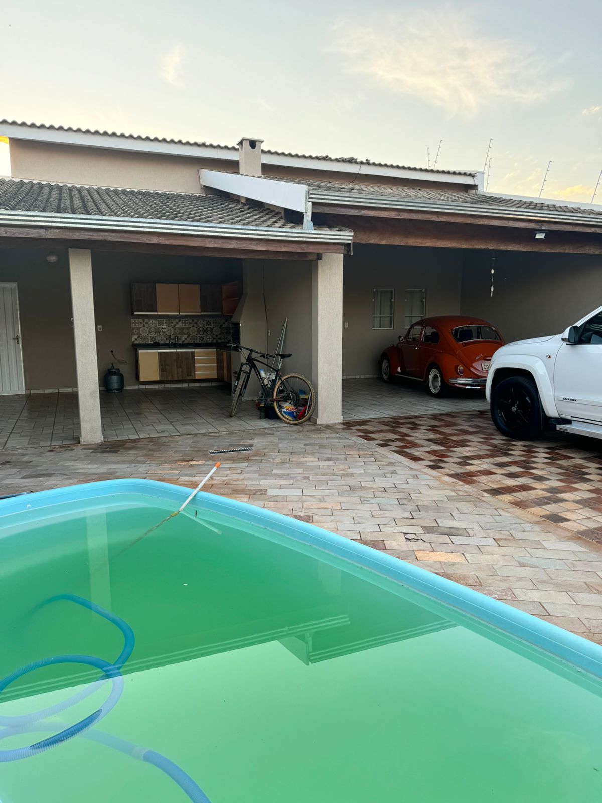 VENDE: CASA COM PISCINA - JARDIM DAS OLIVEIRAS - BRODOWSKI-SP