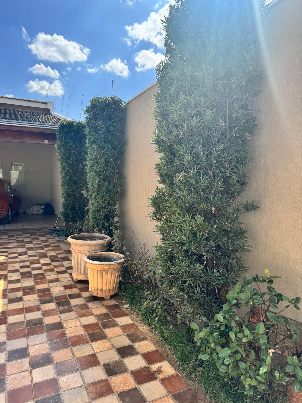 VENDE: CASA COM PISCINA - JARDIM DAS OLIVEIRAS - BRODOWSKI-SP