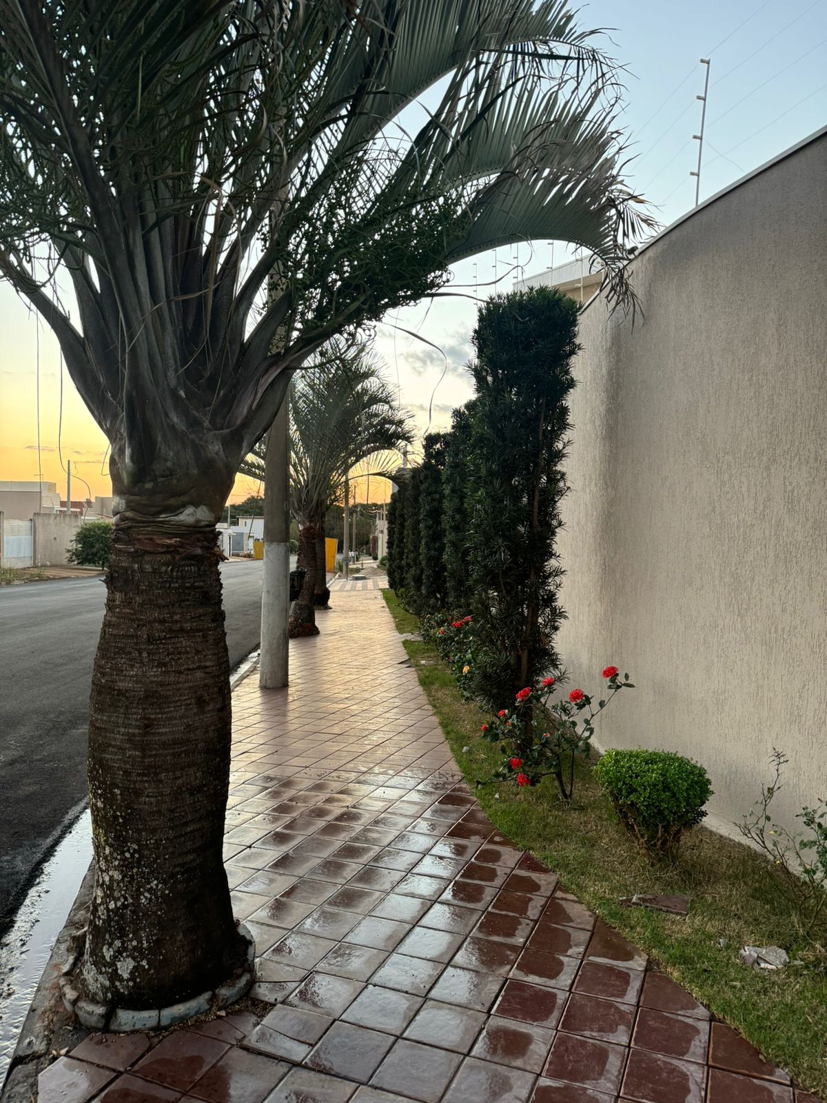 VENDE: CASA COM PISCINA - JARDIM DAS OLIVEIRAS - BRODOWSKI-SP
