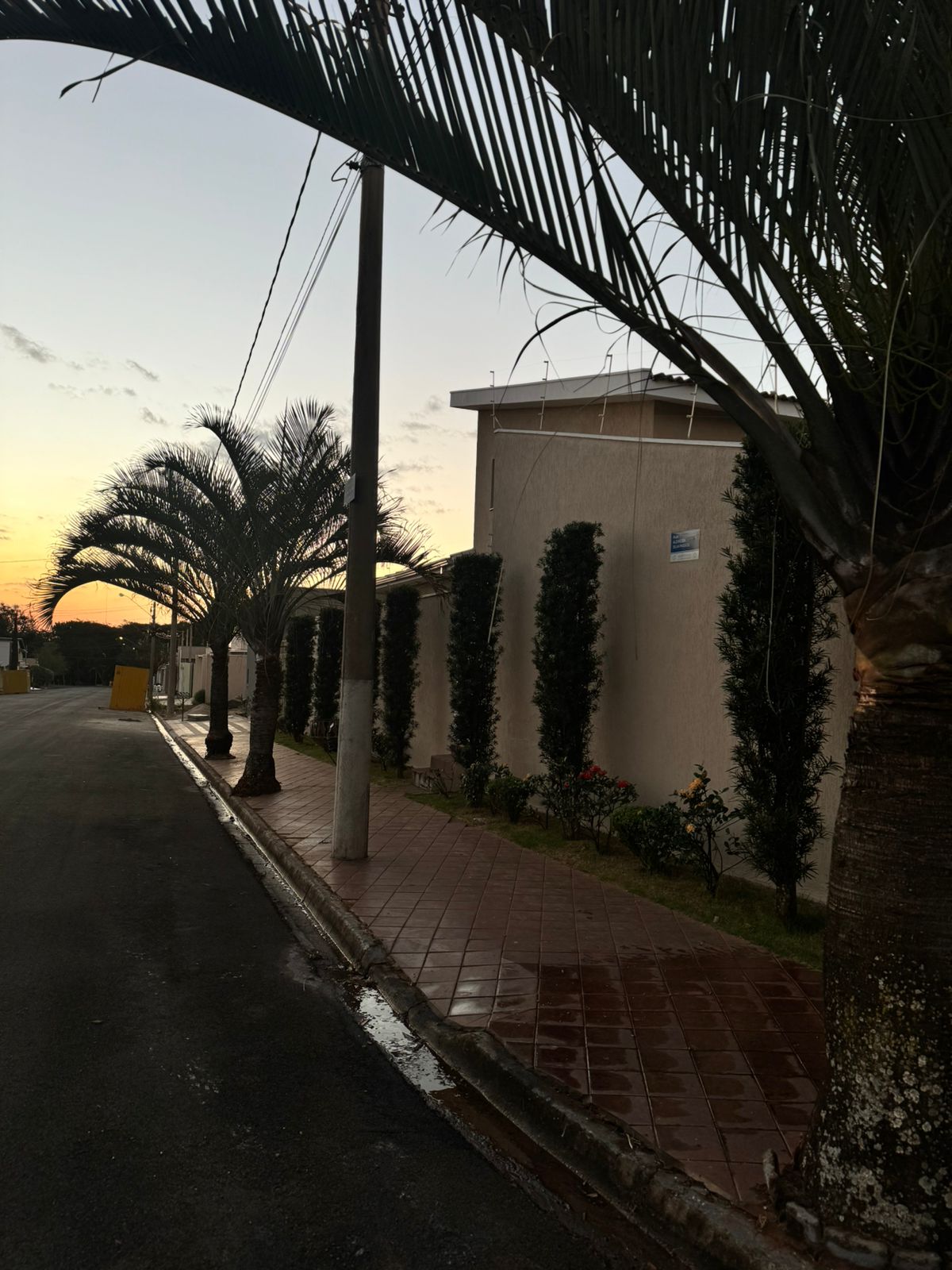 VENDE: CASA COM PISCINA - JARDIM DAS OLIVEIRAS - BRODOWSKI-SP