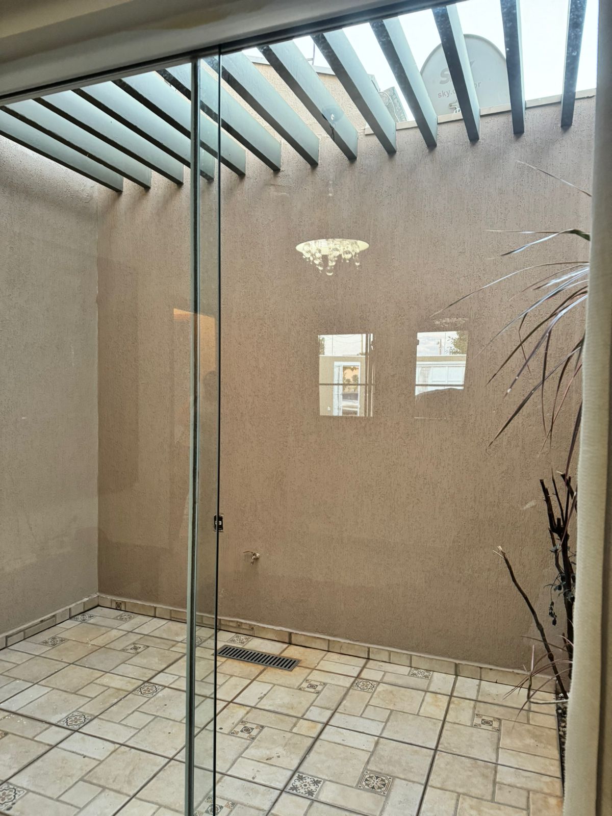 VENDE: CASA COM PISCINA - JARDIM DAS OLIVEIRAS - BRODOWSKI-SP