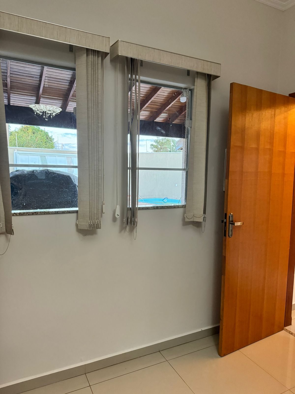 VENDE: CASA COM PISCINA - JARDIM DAS OLIVEIRAS - BRODOWSKI-SP