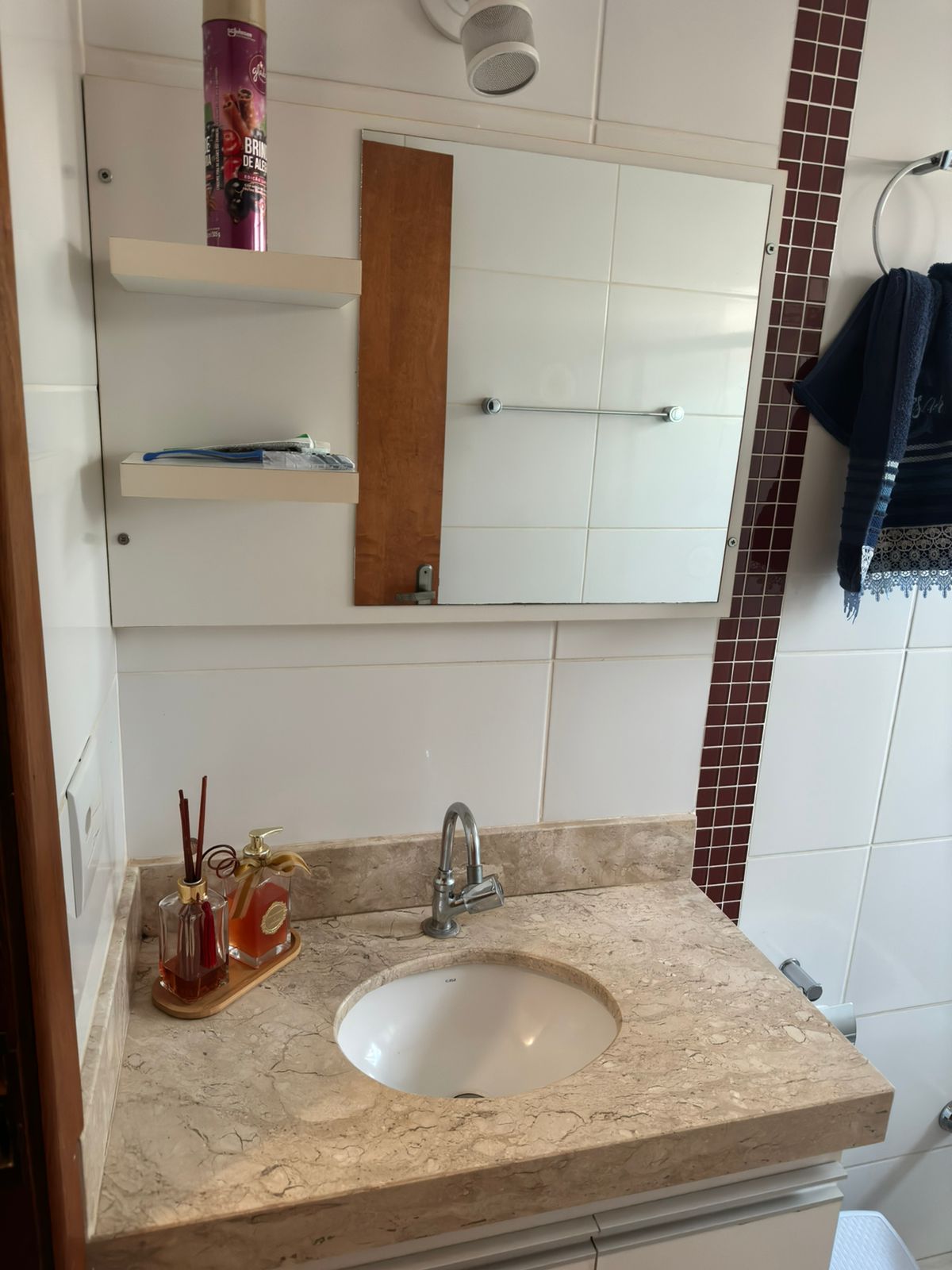 VENDE: CASA COM PISCINA - JARDIM DAS OLIVEIRAS - BRODOWSKI-SP