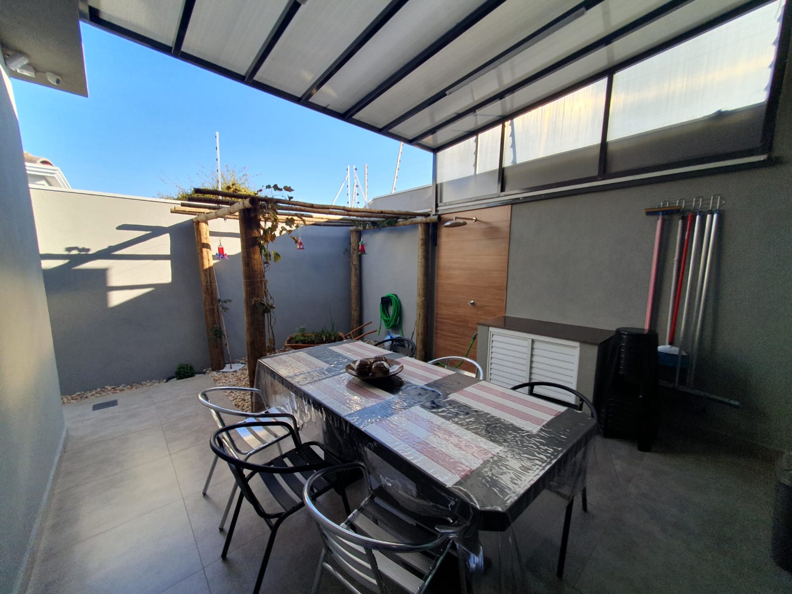 VENDE: CASA NO CONDOMÍNIO VERONA - COMPLETA - BRODOWSKI-SP.