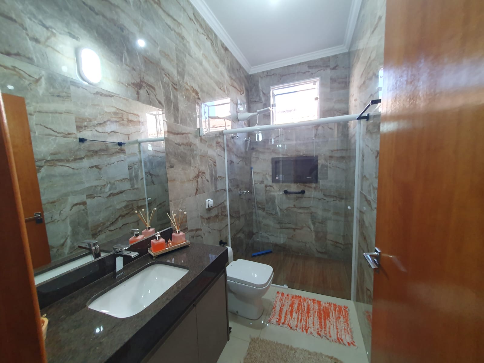 VENDE: CASA NO CONDOMÍNIO VERONA - COMPLETA - BRODOWSKI-SP.