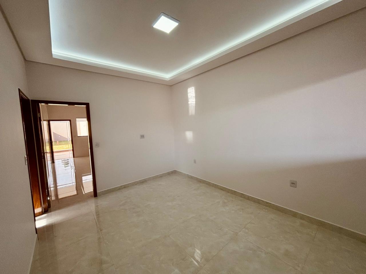 VENDE: CASA 03 DORMITÓRIOS SENDO 01 SUÍTE - AMPLO TERRENO DE 429M² - JARDIM MARIA IMACULADA II - BRODOWSKI