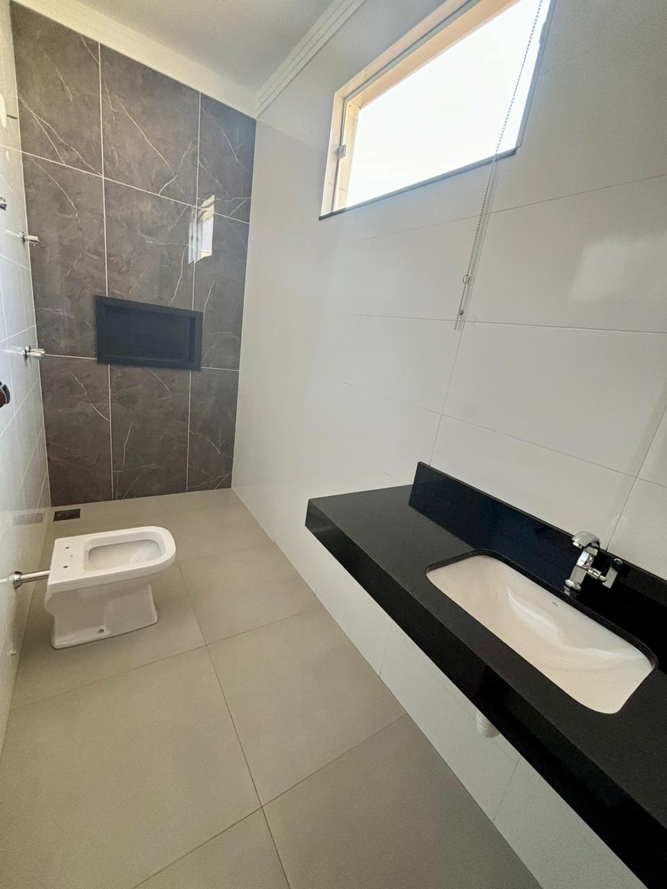 VENDE: CASA 03 DORMITÓRIOS SENDO 01 SUÍTE - AMPLO TERRENO DE 429M² - JARDIM MARIA IMACULADA II - BRODOWSKI