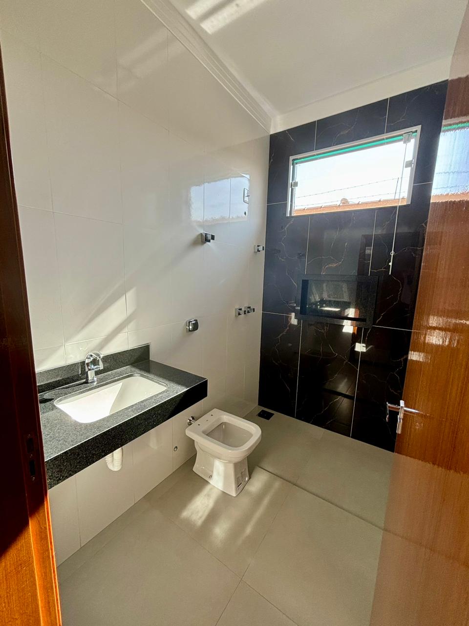 VENDE: CASA 03 DORMITÓRIOS SENDO 01 SUÍTE - AMPLO TERRENO DE 429M² - JARDIM MARIA IMACULADA II - BRODOWSKI