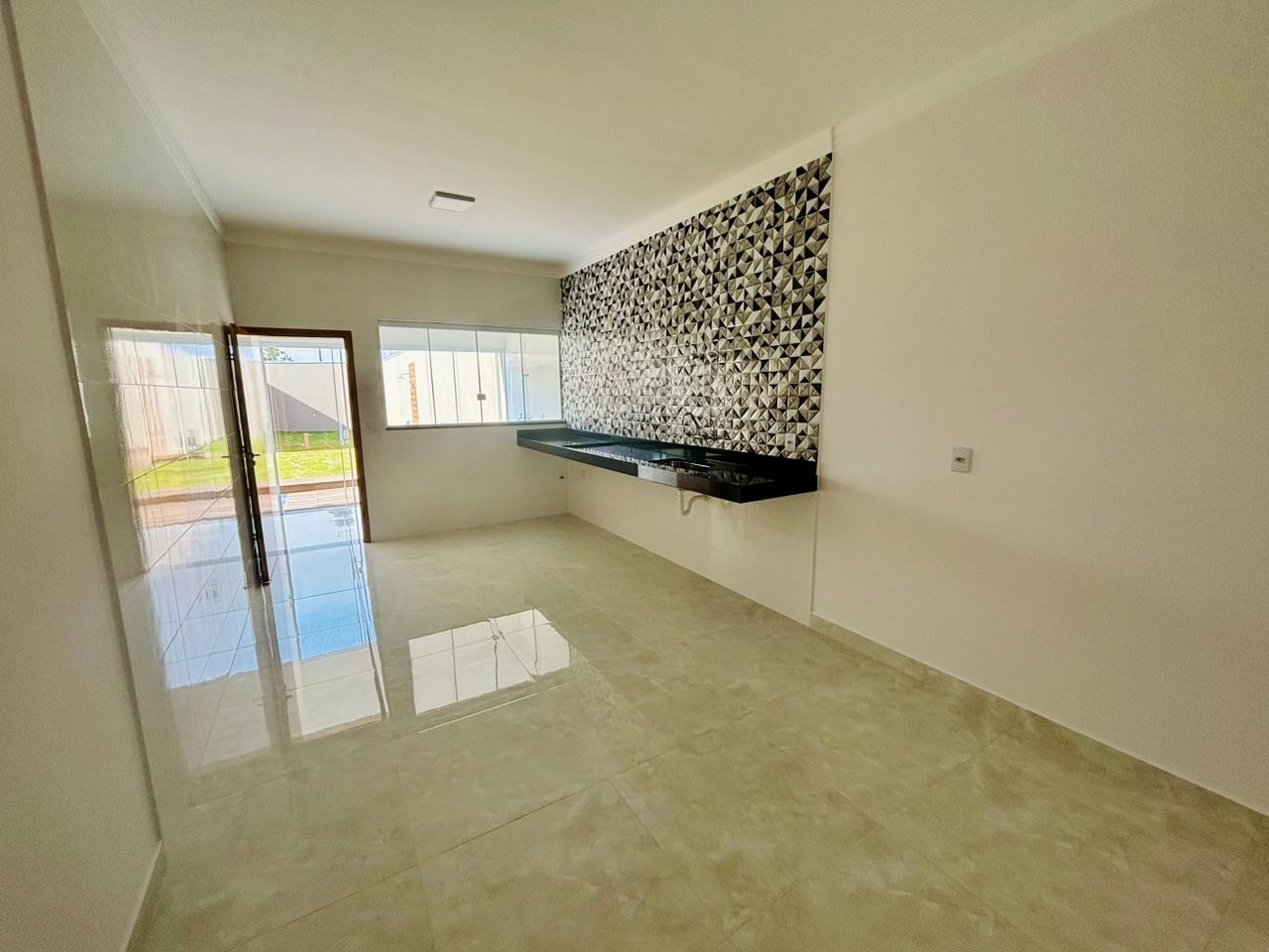 VENDE: CASA 03 DORMITÓRIOS SENDO 01 SUÍTE - AMPLO TERRENO DE 429M² - JARDIM MARIA IMACULADA II - BRODOWSKI