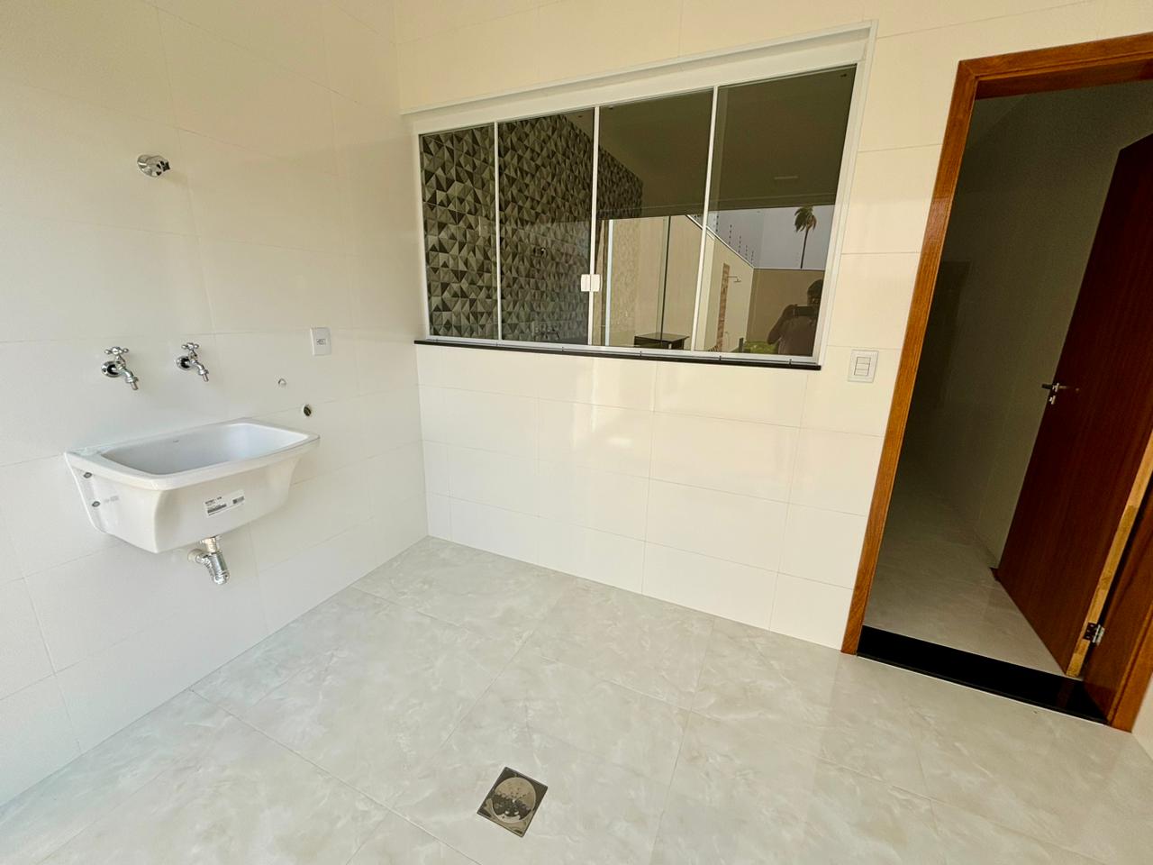 VENDE: CASA 03 DORMITÓRIOS SENDO 01 SUÍTE - AMPLO TERRENO DE 429M² - JARDIM MARIA IMACULADA II - BRODOWSKI