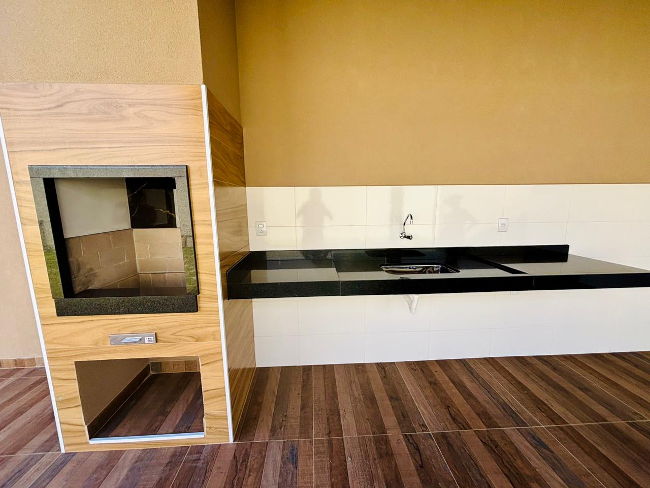 VENDE: CASA 03 DORMITÓRIOS SENDO 01 SUÍTE - AMPLO TERRENO DE 429M² - JARDIM MARIA IMACULADA II - BRODOWSKI
