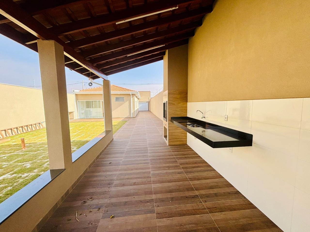 VENDE: CASA 03 DORMITÓRIOS SENDO 01 SUÍTE - AMPLO TERRENO DE 429M² - JARDIM MARIA IMACULADA II - BRODOWSKI
