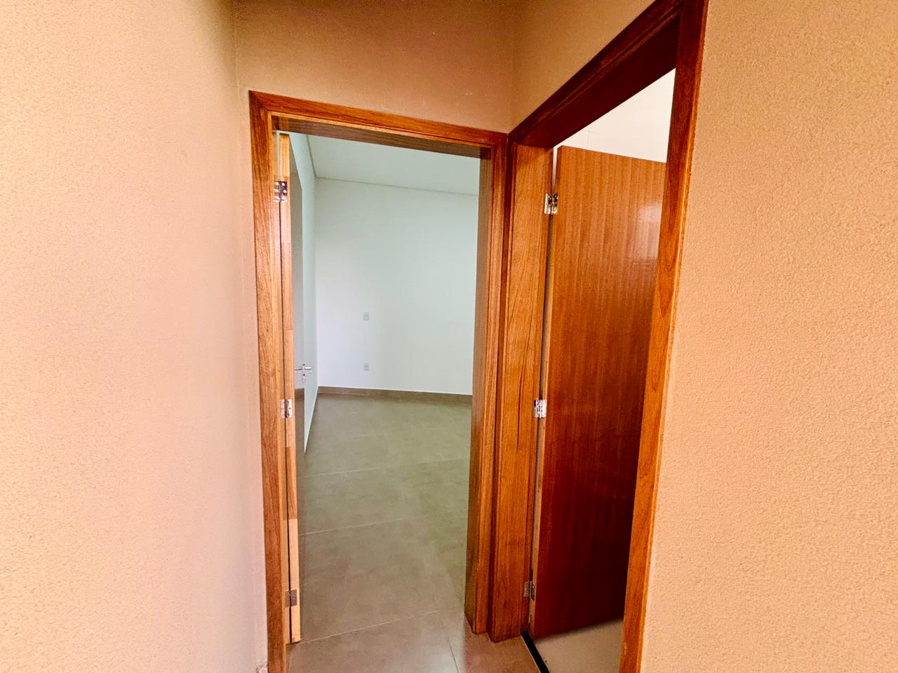VENDE: CASA 03 DORMITÓRIOS SENDO 01 SUÍTE - AMPLO TERRENO DE 429M² - JARDIM MARIA IMACULADA II - BRODOWSKI