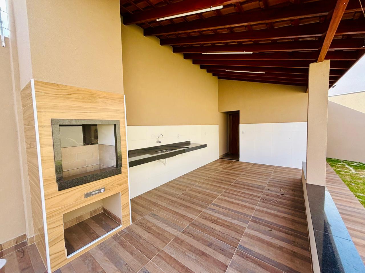 VENDE: CASA 03 DORMITÓRIOS SENDO 01 SUÍTE - AMPLO TERRENO DE 429M² - JARDIM MARIA IMACULADA II - BRODOWSKI