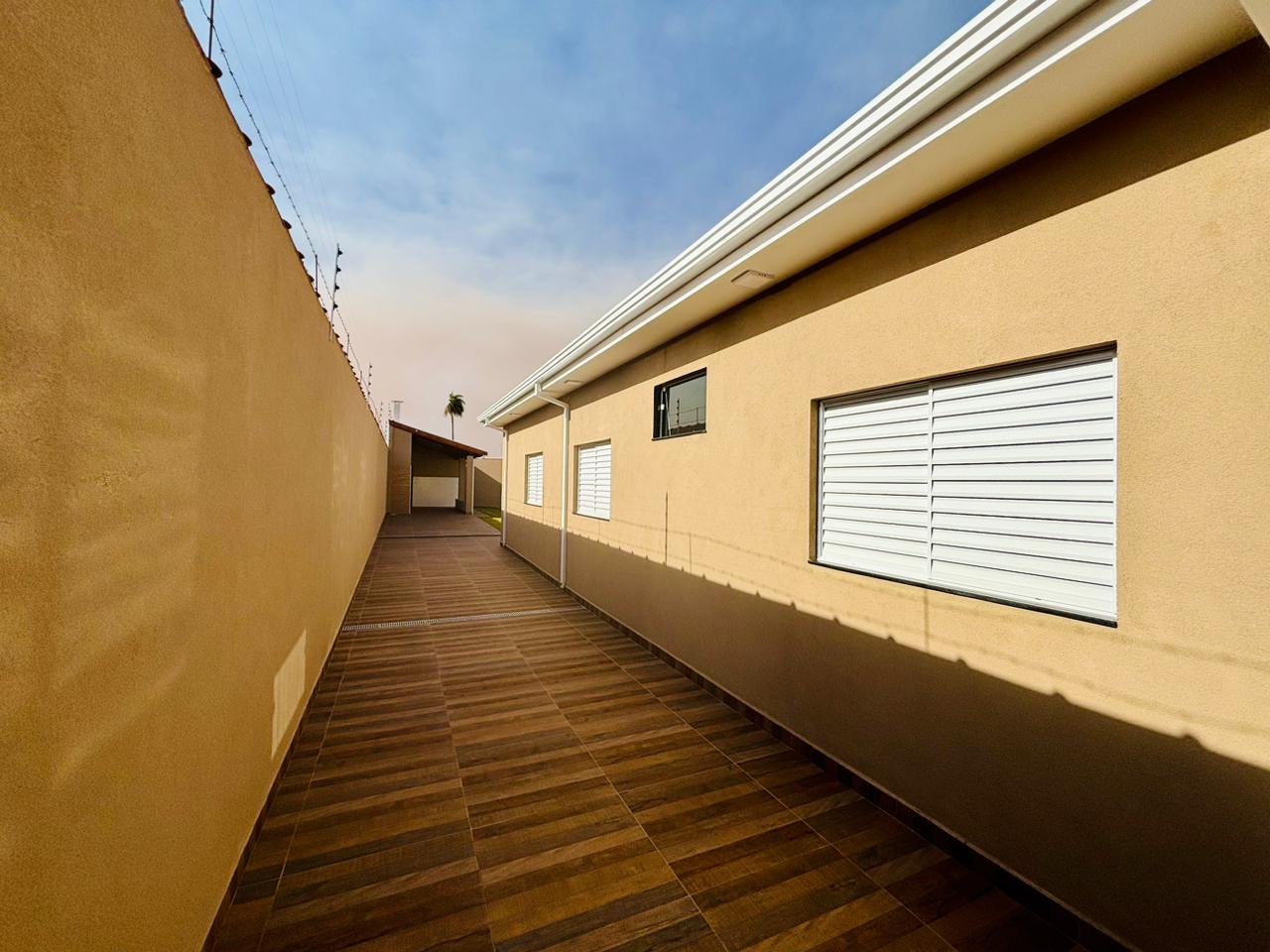 VENDE: CASA 03 DORMITÓRIOS SENDO 01 SUÍTE - AMPLO TERRENO DE 429M² - JARDIM MARIA IMACULADA II - BRODOWSKI