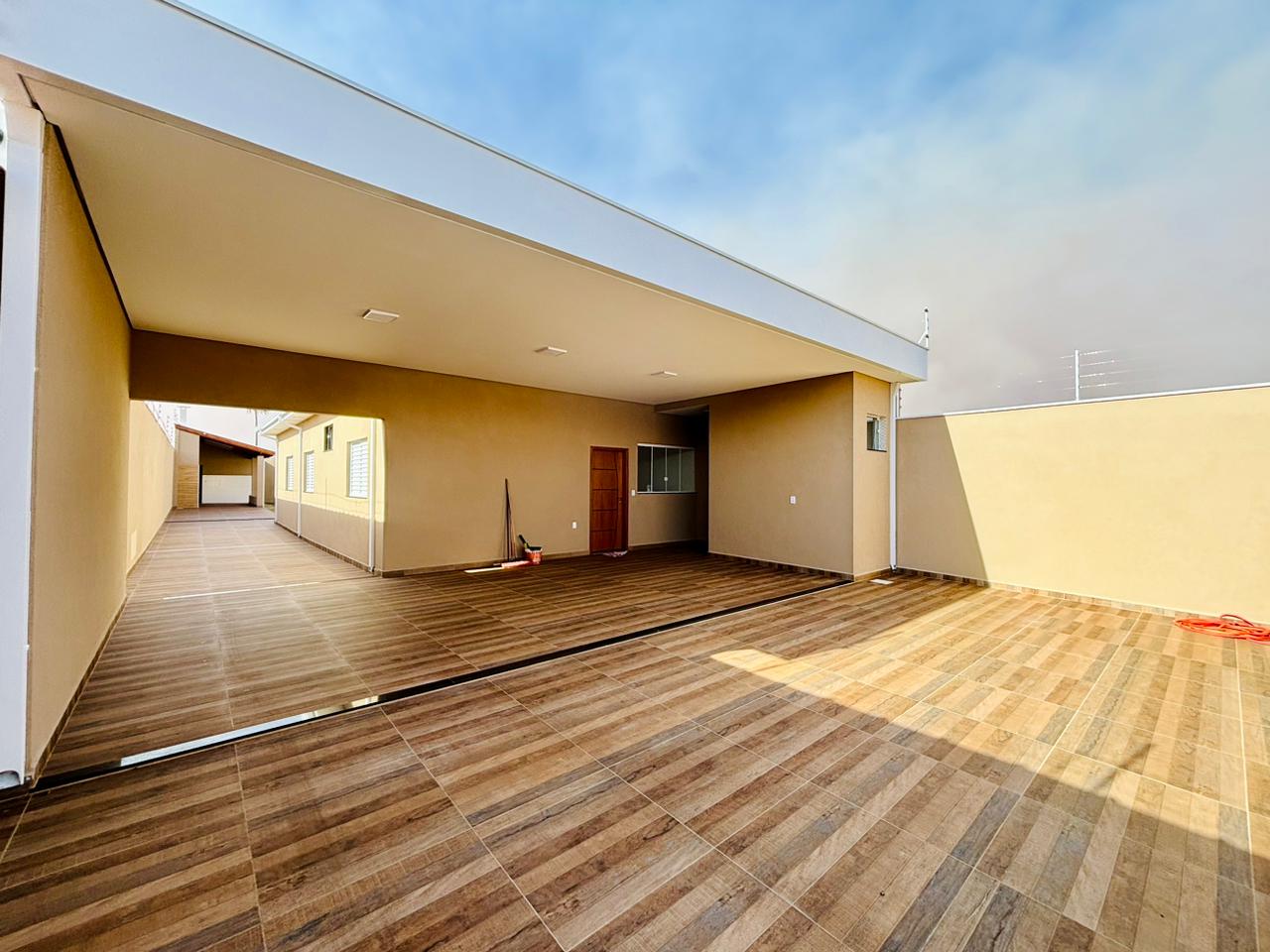 VENDE: CASA 03 DORMITÓRIOS SENDO 01 SUÍTE - AMPLO TERRENO DE 429M² - JARDIM MARIA IMACULADA II - BRODOWSKI