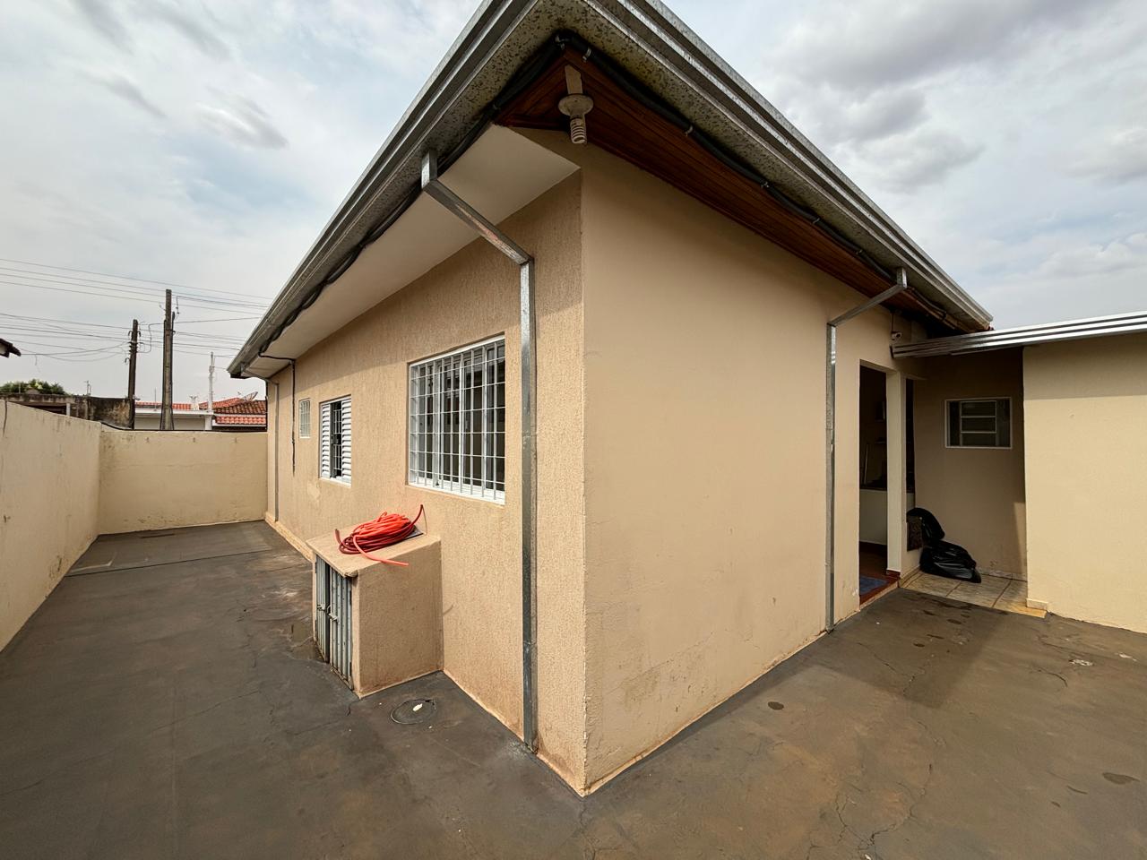 VENDE: CASA 03 DORMITÓRIOS - COHAB I - BRODOWSKI-SP.