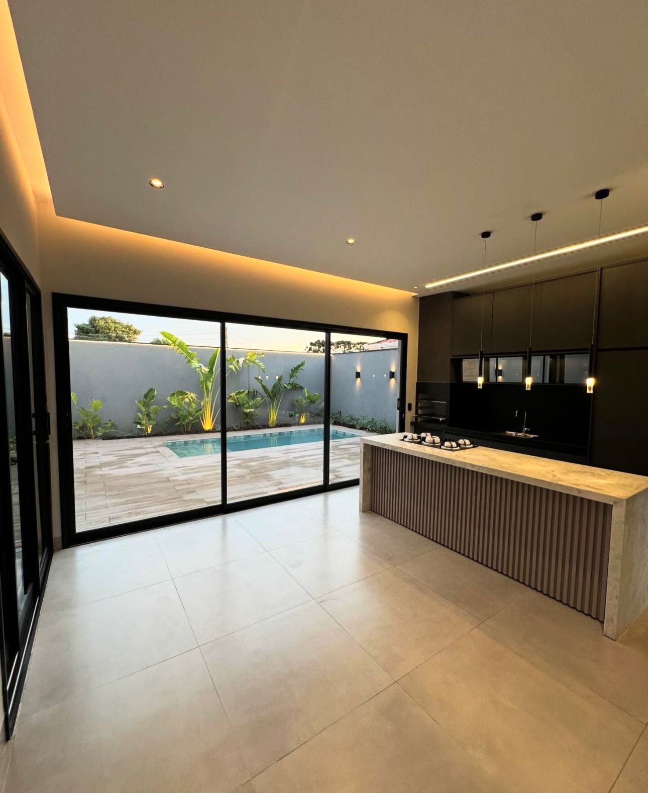VENDE: CASA COM PISCINA - JARDIM DAS OLIVEIRAS - BRODOWSKI-SP