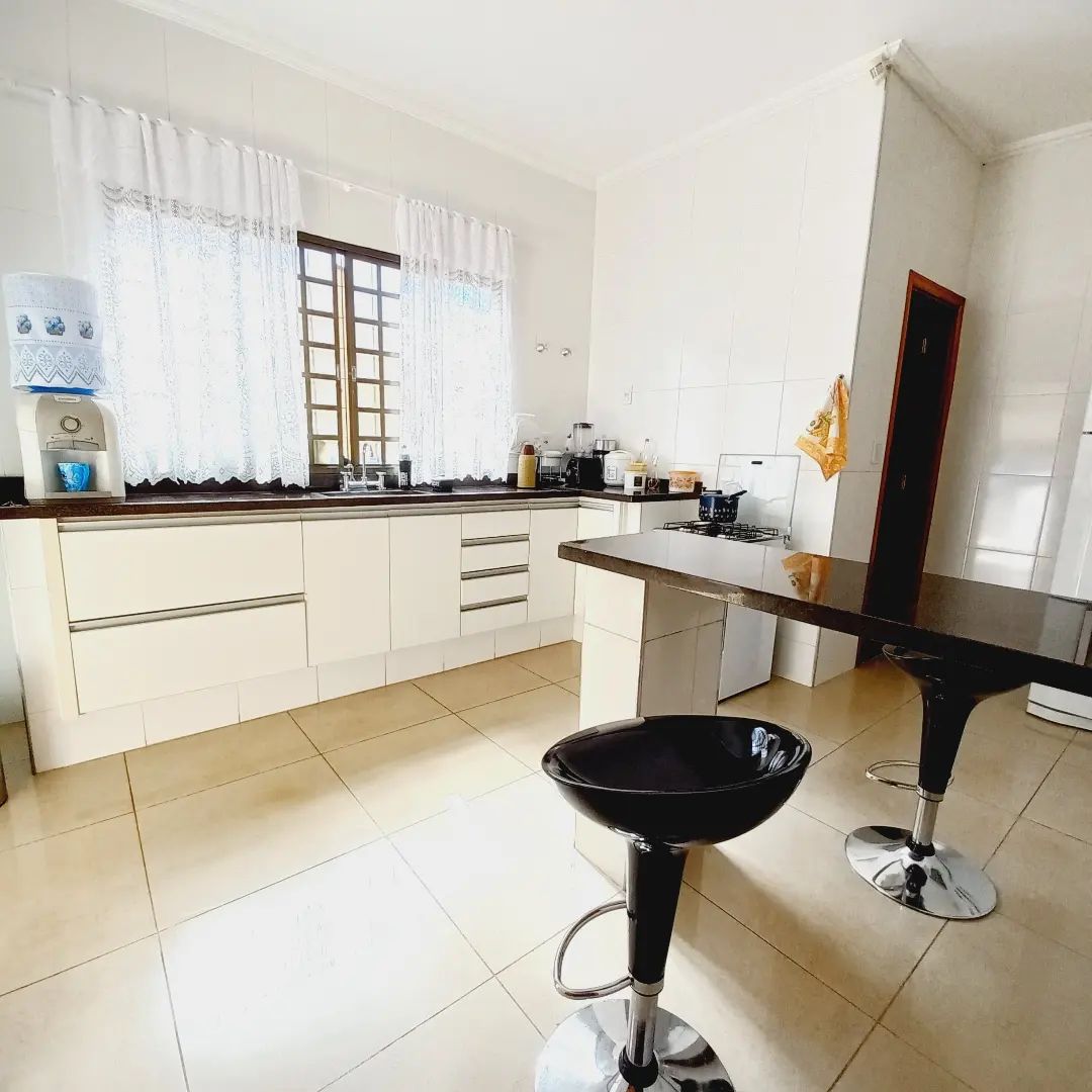 VENDE - CASA 03 DORMITÓRIOS - SUÍTE - JARDIM MARIA IMACULADA II - BRODOWSKI-SP.