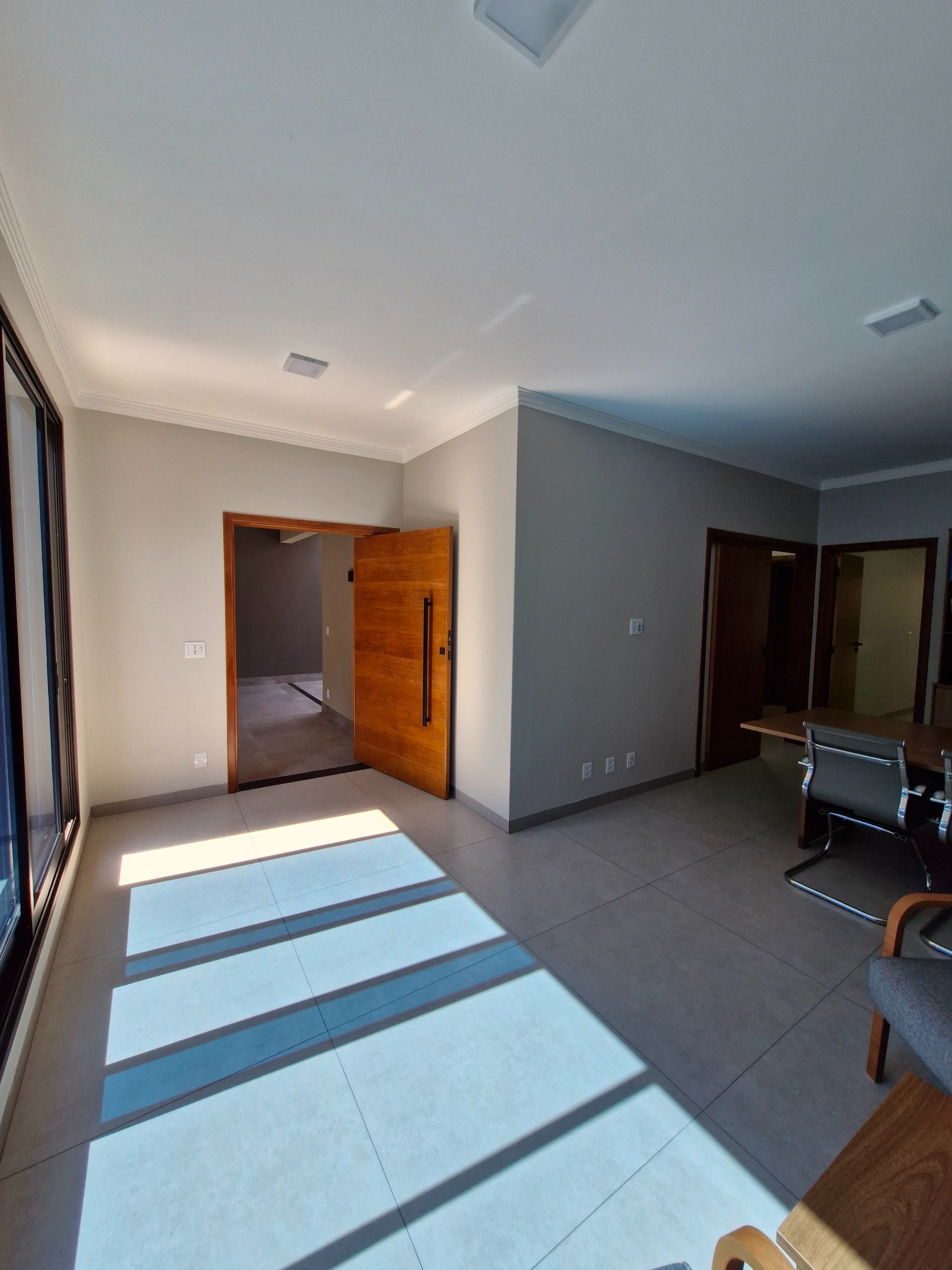 VENDE: CASA COM PISCINA - 02 DORMITÓRIOS SENDO 01 SUÍTE - RESIDENCIAL BOM JARDIM - BRODOWSKI-SP.