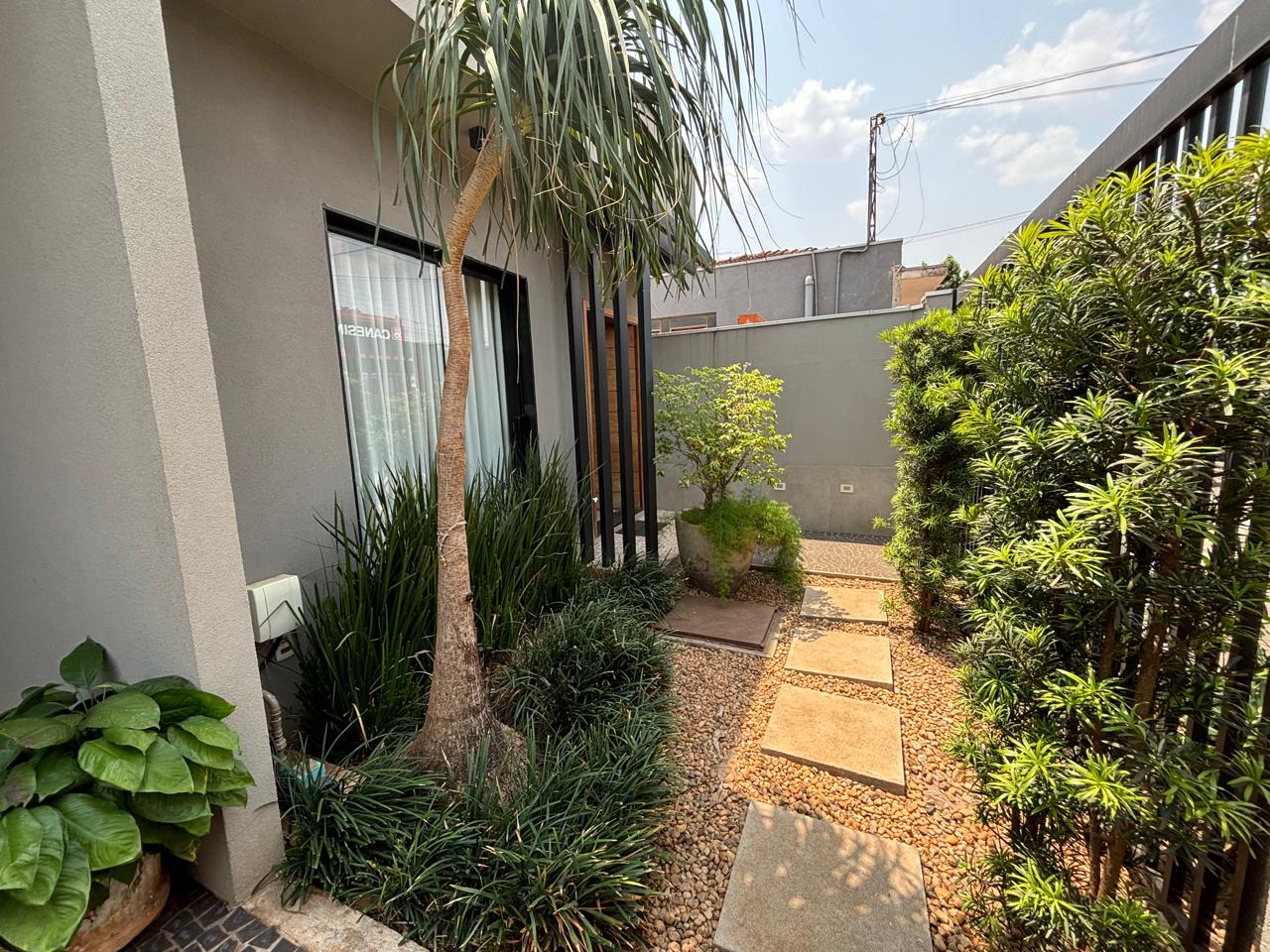 VENDE. RESIDENCIA DE ALTO PADRÃO COM 03 DORMITÓRIOS - CENTRO - BRODOWSKI-SP 