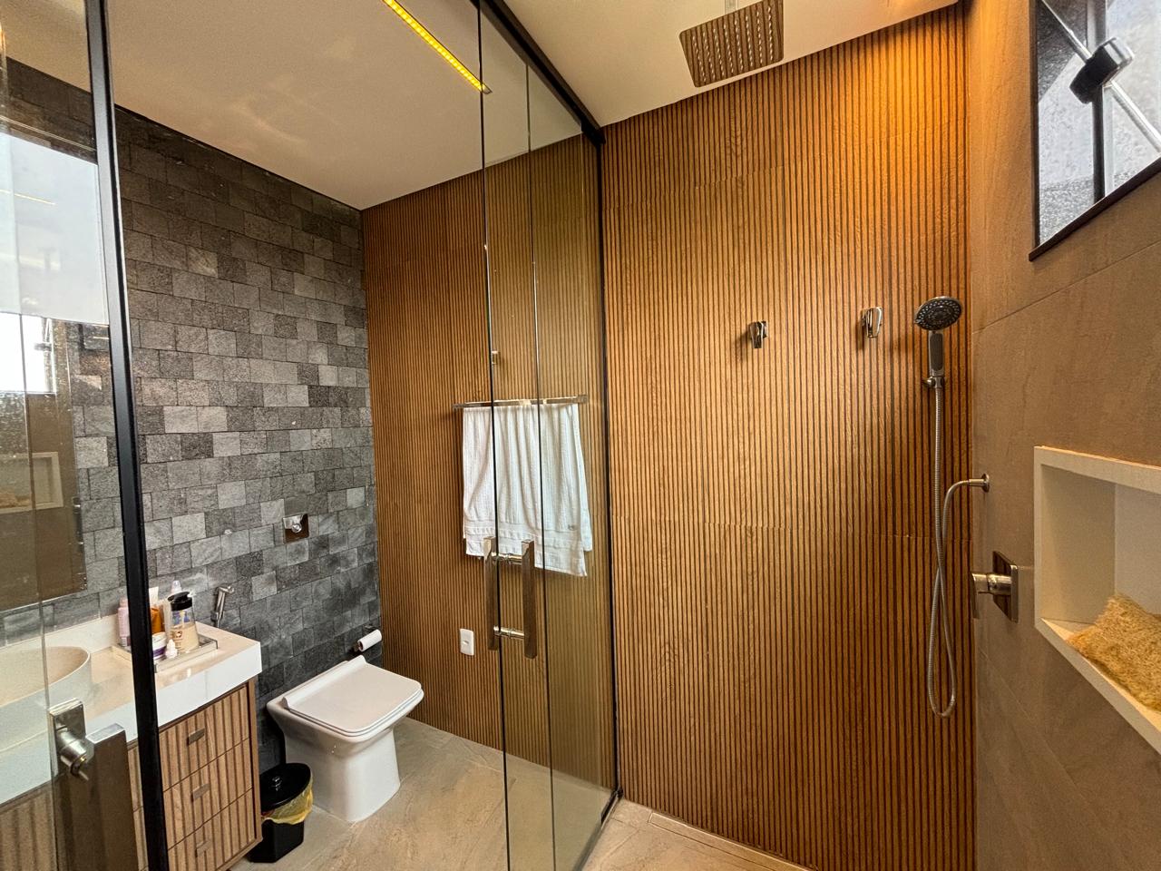 VENDE. RESIDENCIA DE ALTO PADRÃO COM 03 DORMITÓRIOS - CENTRO - BRODOWSKI-SP 