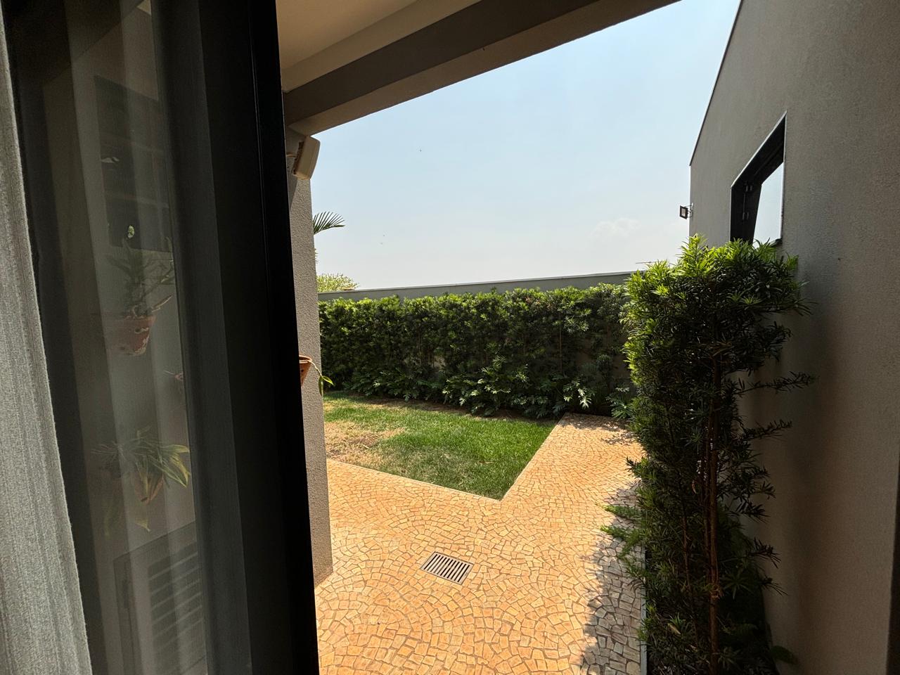 VENDE. RESIDENCIA DE ALTO PADRÃO COM 03 DORMITÓRIOS - CENTRO - BRODOWSKI-SP 