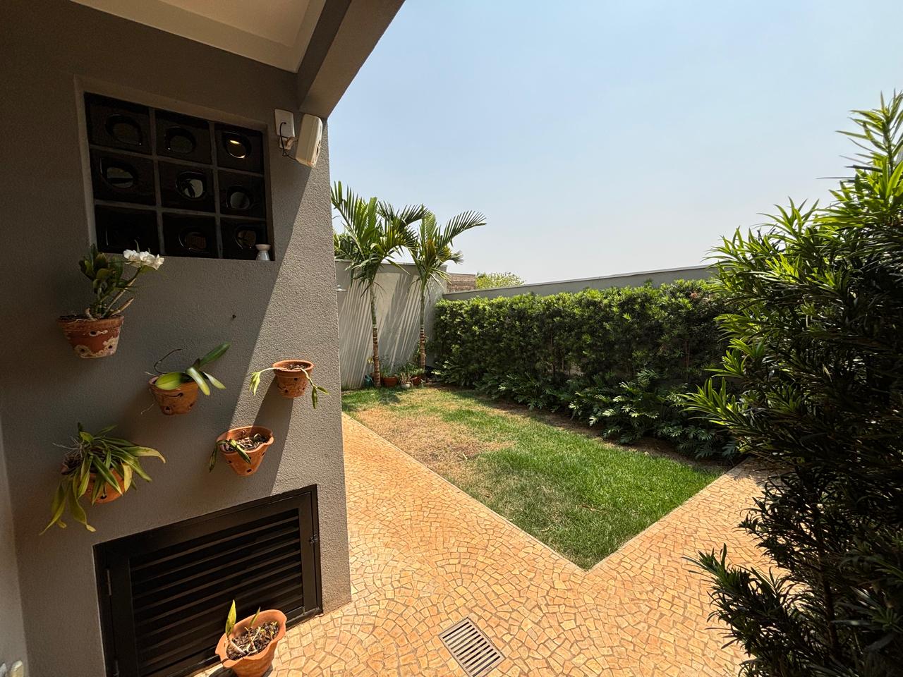 VENDE. RESIDENCIA DE ALTO PADRÃO COM 03 DORMITÓRIOS - CENTRO - BRODOWSKI-SP 