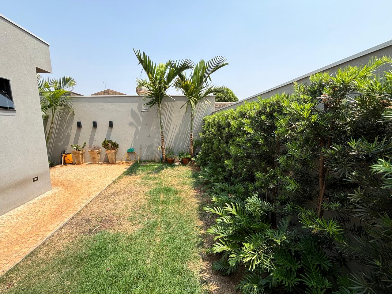 VENDE. RESIDENCIA DE ALTO PADRÃO COM 03 DORMITÓRIOS - CENTRO - BRODOWSKI-SP 