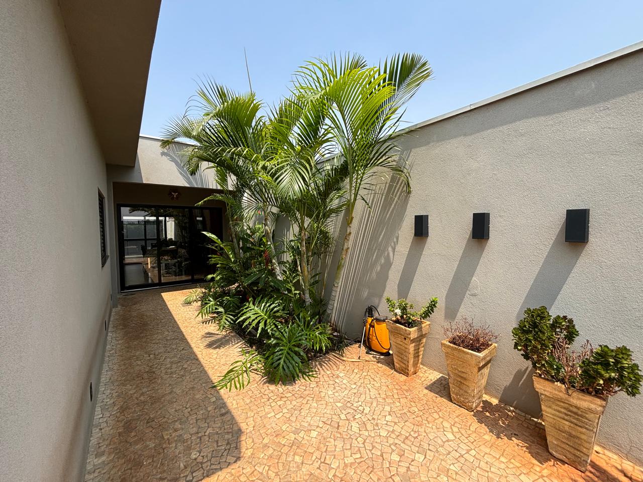 VENDE. RESIDENCIA DE ALTO PADRÃO COM 03 DORMITÓRIOS - CENTRO - BRODOWSKI-SP 