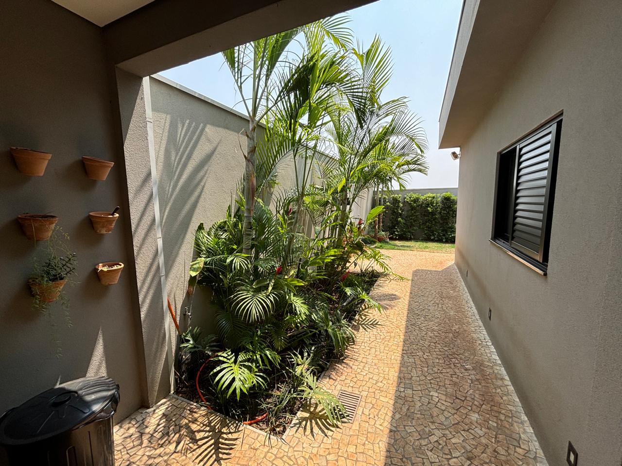VENDE. RESIDENCIA DE ALTO PADRÃO COM 03 DORMITÓRIOS - CENTRO - BRODOWSKI-SP 