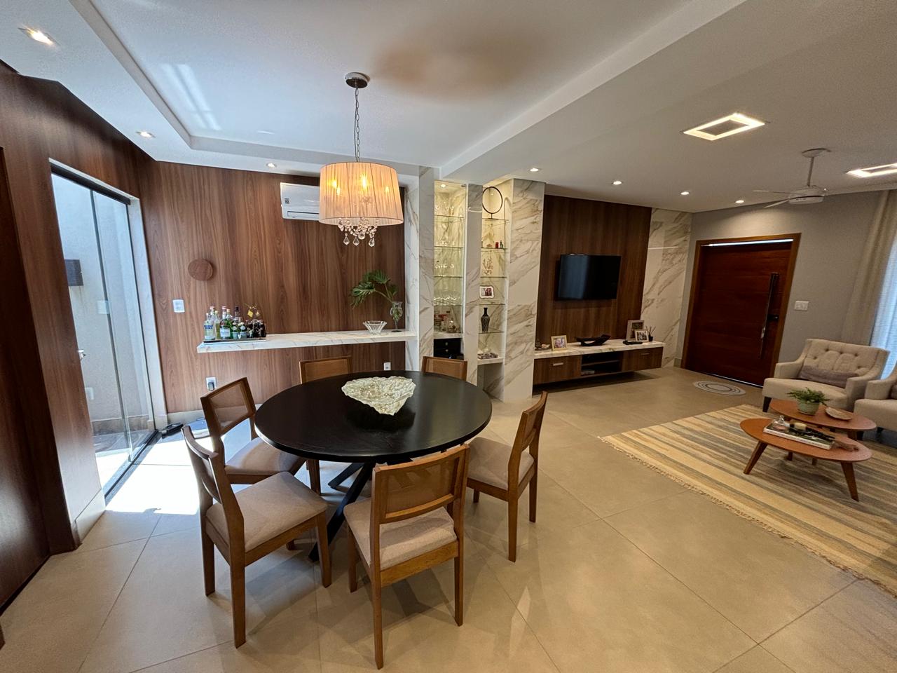 VENDE. RESIDENCIA DE ALTO PADRÃO COM 03 DORMITÓRIOS - CENTRO - BRODOWSKI-SP 