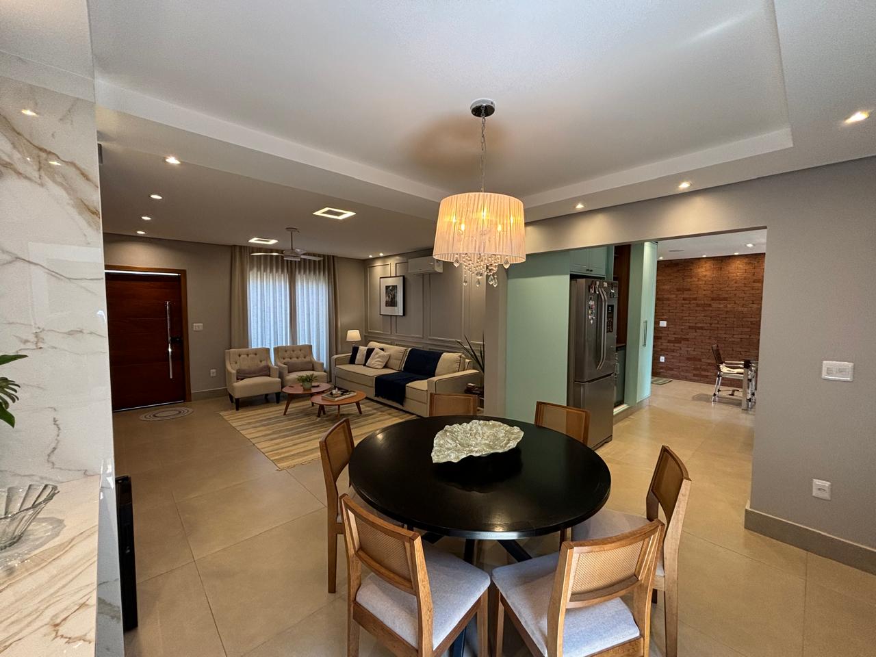 VENDE. RESIDENCIA DE ALTO PADRÃO COM 03 DORMITÓRIOS - CENTRO - BRODOWSKI-SP 