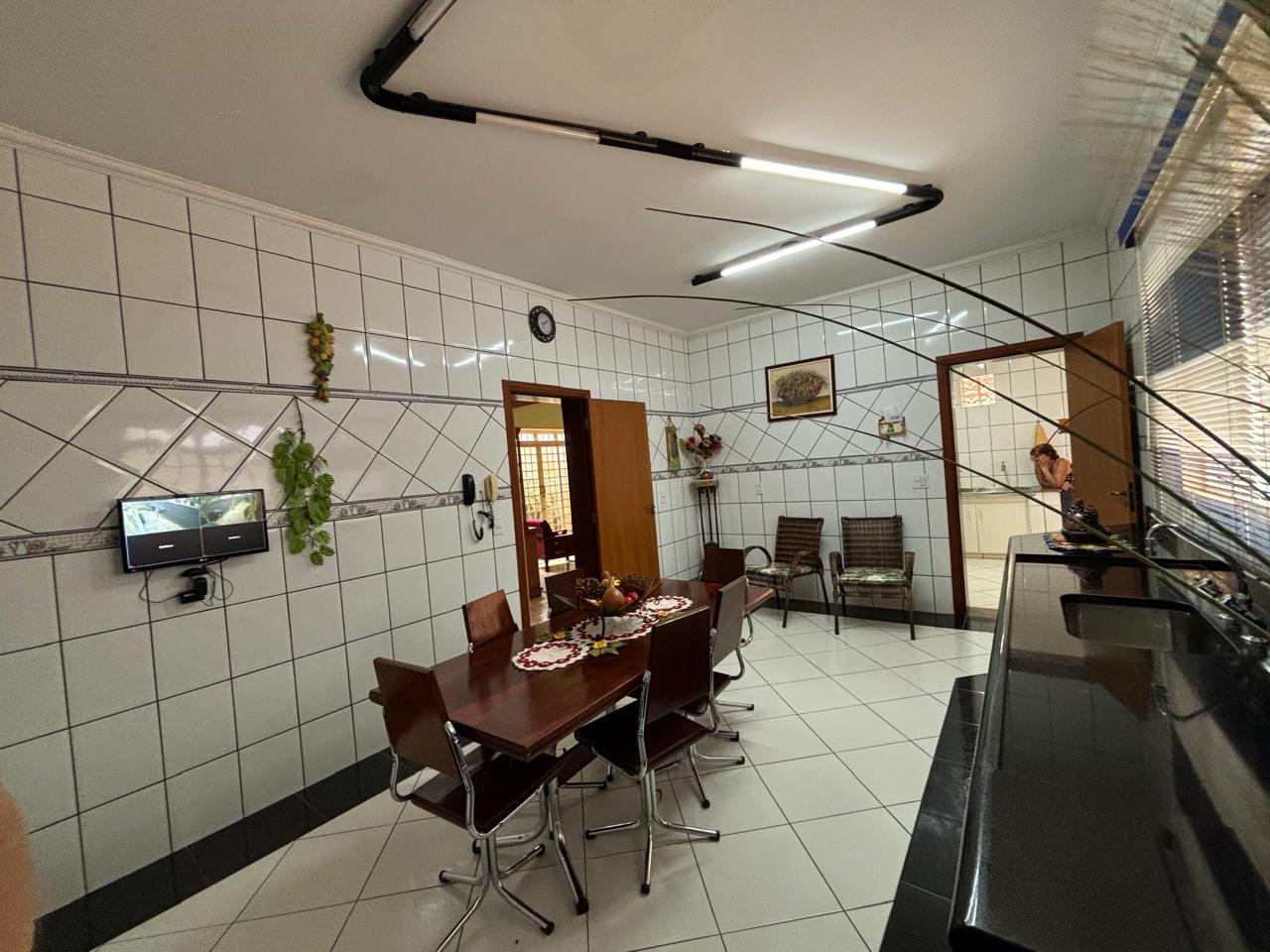 VENDE. RESIDENCIA DE ALTO PADRÃO COM 03 SUÍTES - ARANTES FERREIRA - BRODOWSKI-SP