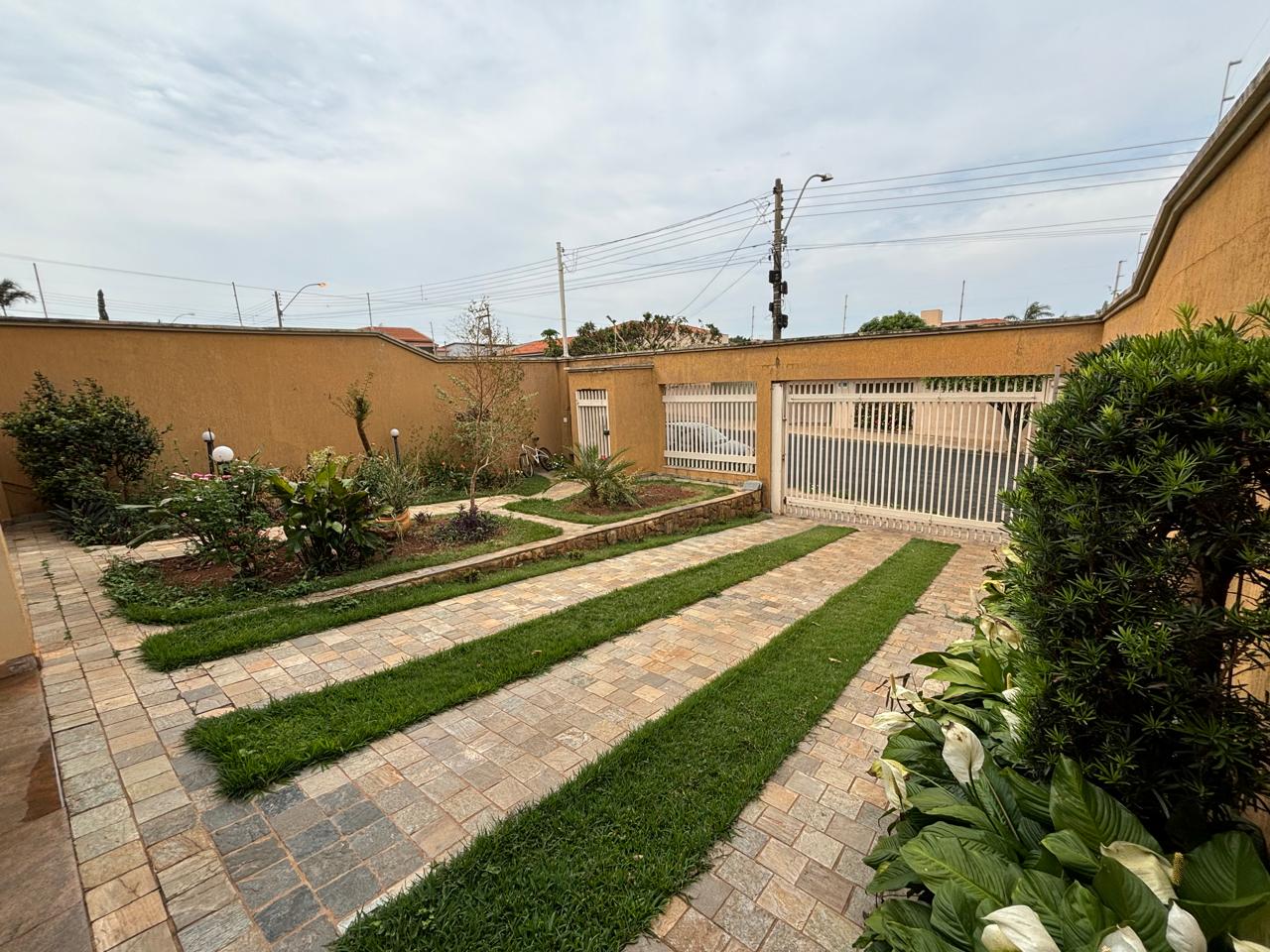 VENDE. RESIDENCIA DE ALTO PADRÃO COM 03 SUÍTES - ARANTES FERREIRA - BRODOWSKI-SP