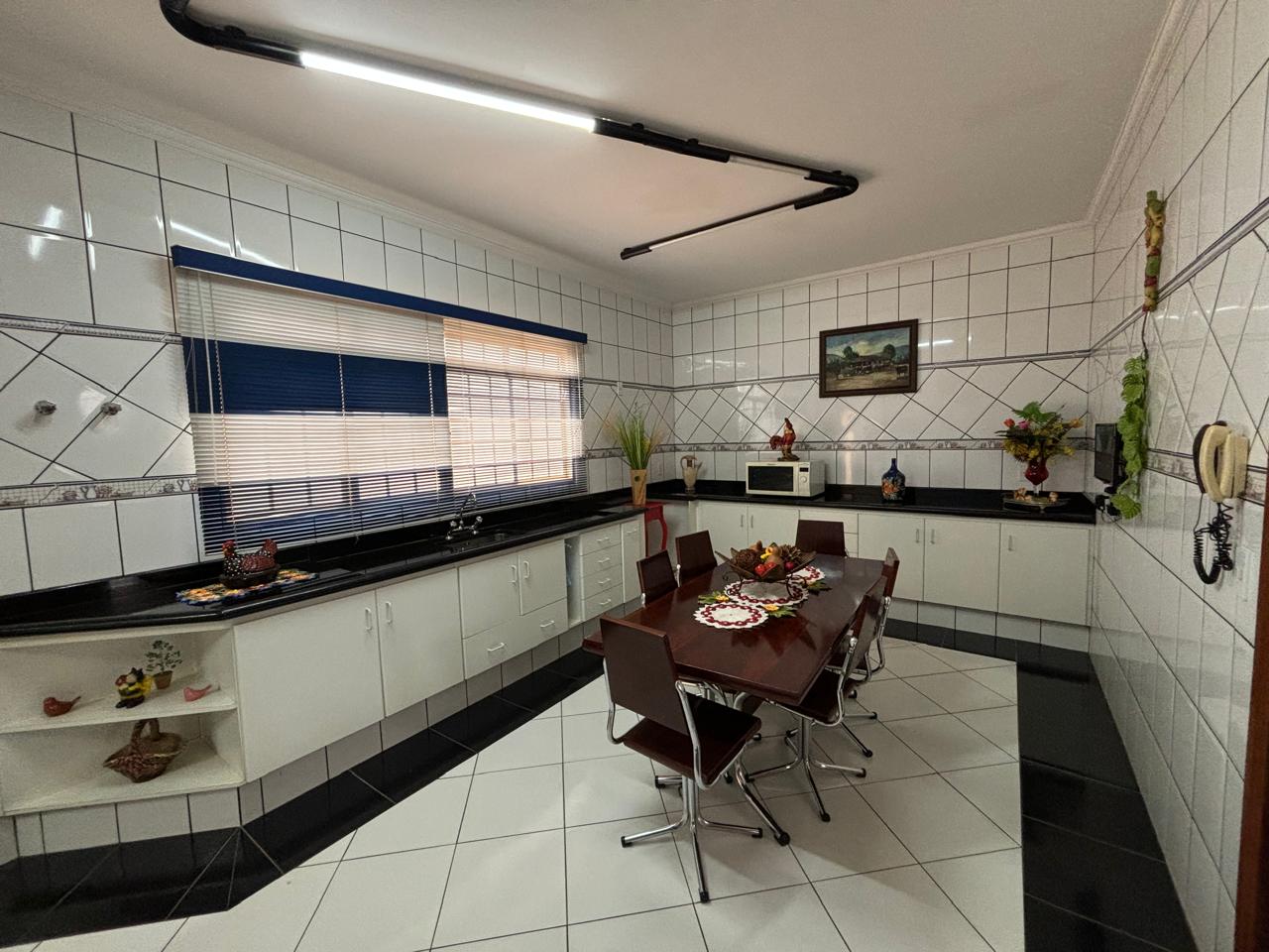 VENDE. RESIDENCIA DE ALTO PADRÃO COM 03 SUÍTES - ARANTES FERREIRA - BRODOWSKI-SP