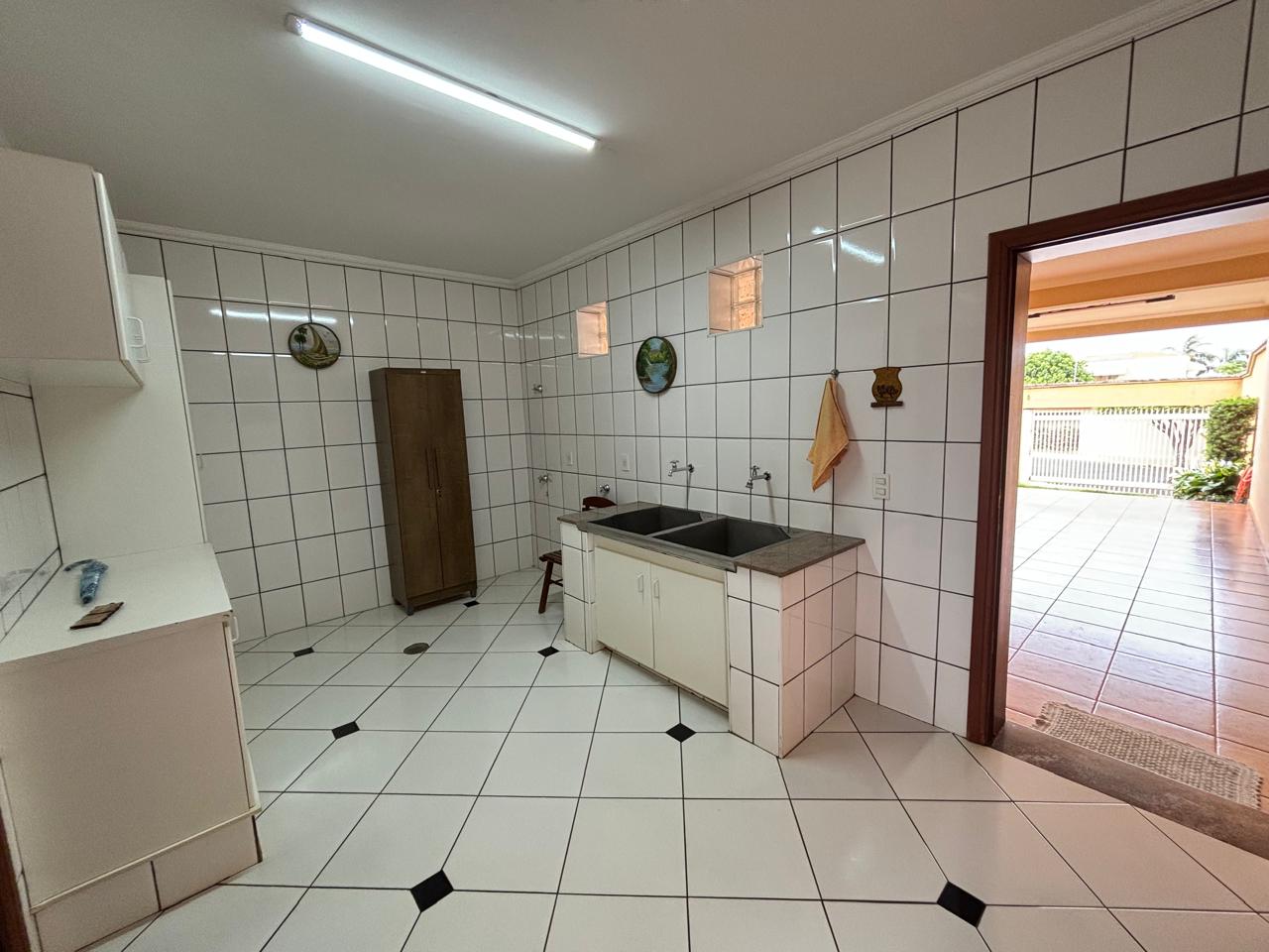 VENDE. RESIDENCIA DE ALTO PADRÃO COM 03 SUÍTES - ARANTES FERREIRA - BRODOWSKI-SP