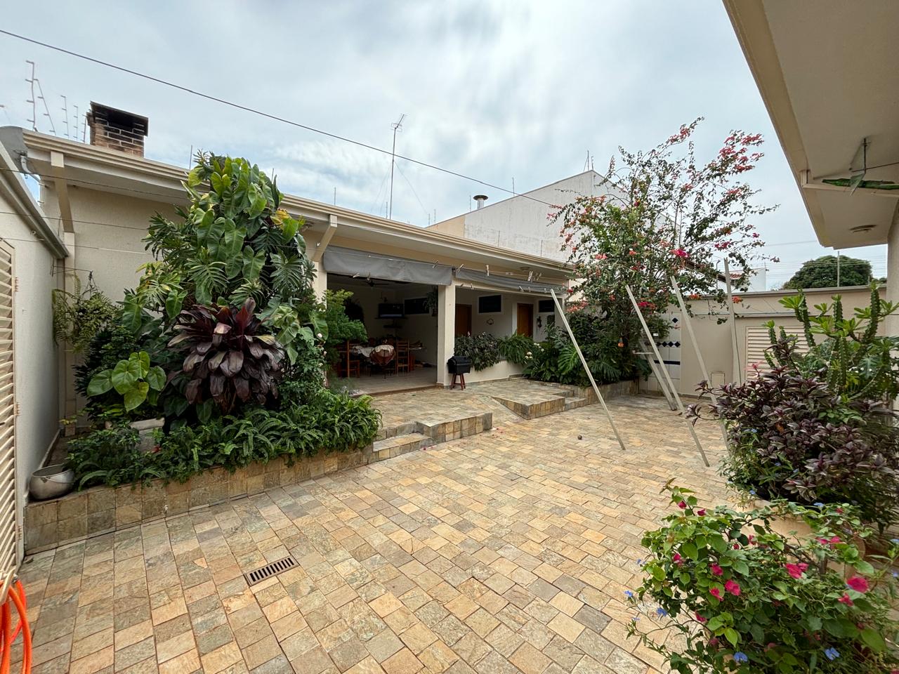 VENDE. RESIDENCIA DE ALTO PADRÃO COM 03 SUÍTES - ARANTES FERREIRA - BRODOWSKI-SP