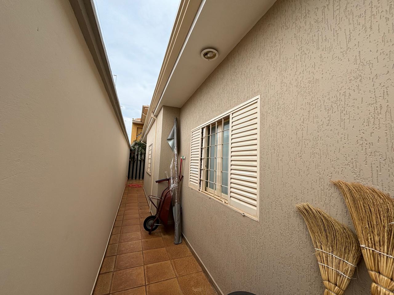 VENDE. RESIDENCIA DE ALTO PADRÃO COM 03 SUÍTES - ARANTES FERREIRA - BRODOWSKI-SP